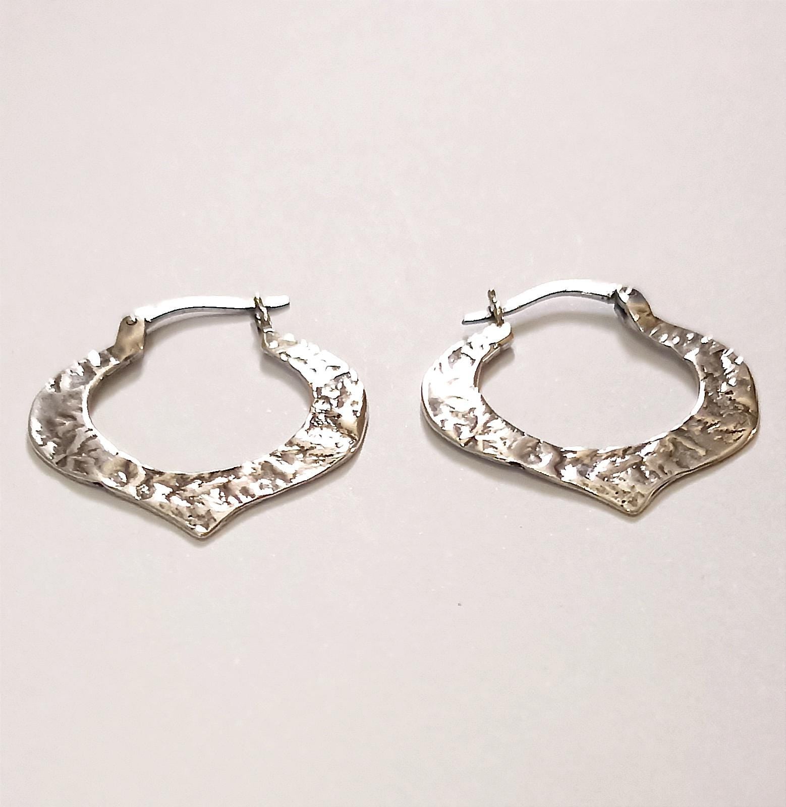 עגילי חישוק כסף לוטוס, עגילי חישוק גדולים בעבודת יד מכסף סטרלינג 925