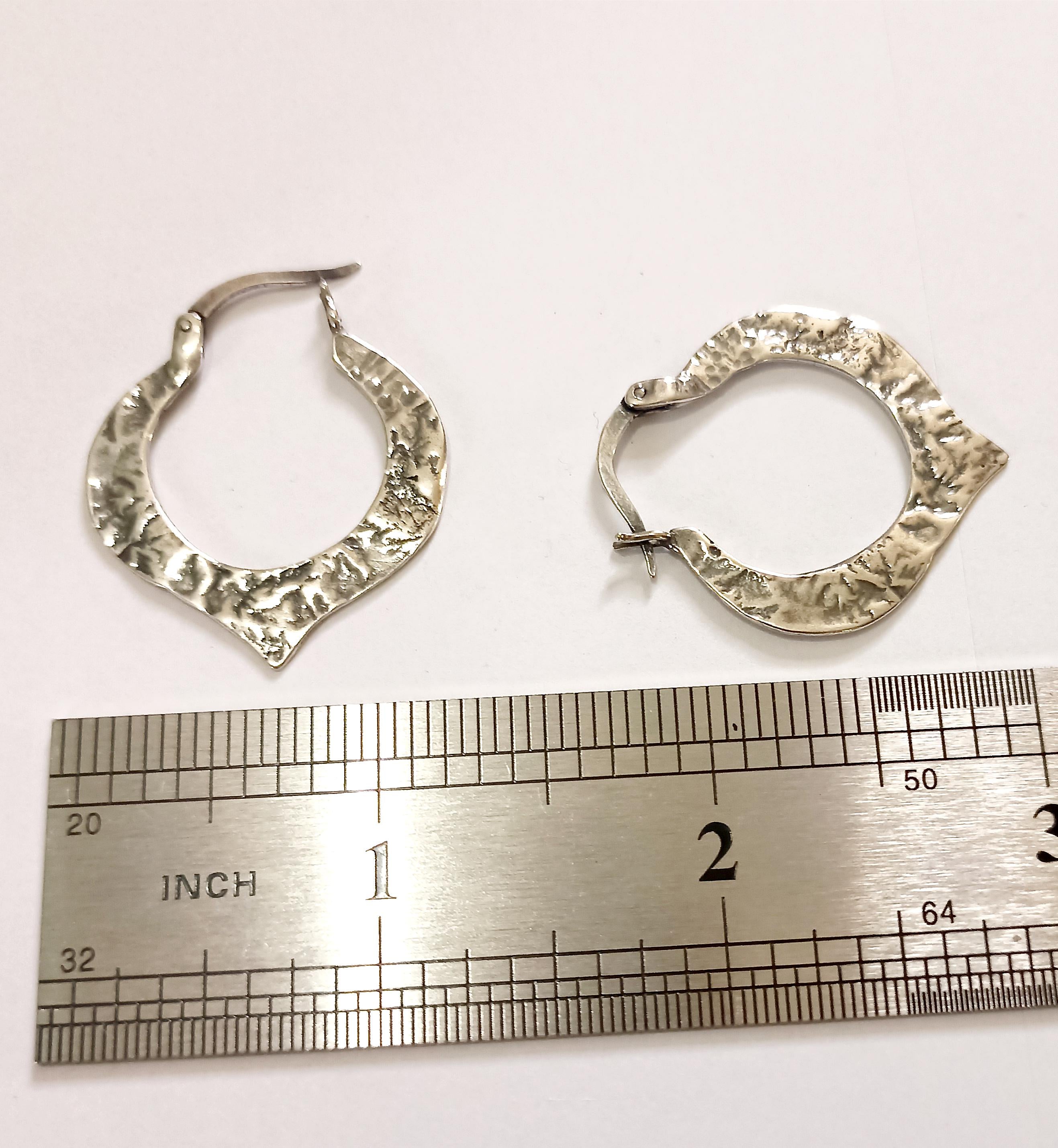 עגילי חישוק כסף לוטוס, עגילי חישוק גדולים בעבודת יד מכסף סטרלינג 925