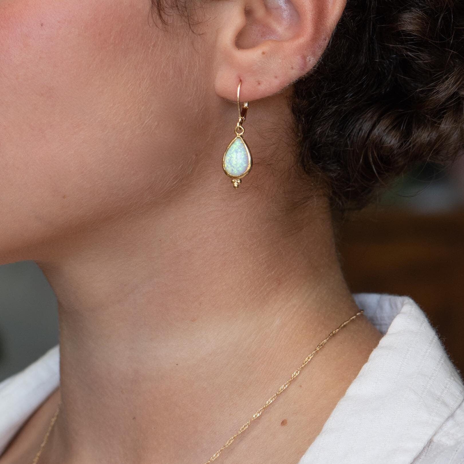 עגילי זהב תלויים עם אבן טיפה לאישה, עגיל זהב לבן אופל