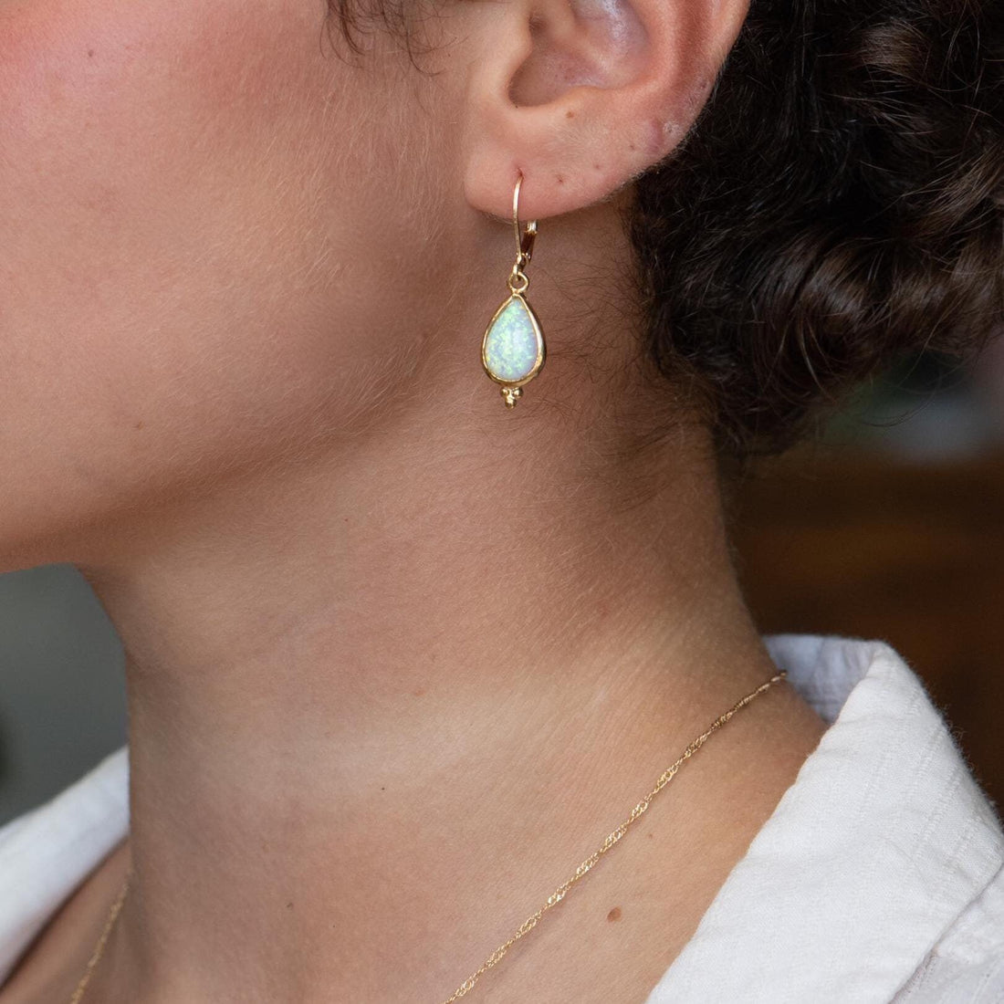 עגילי זהב תלויים עם אבן טיפה לאישה, עגיל זהב לבן אופל