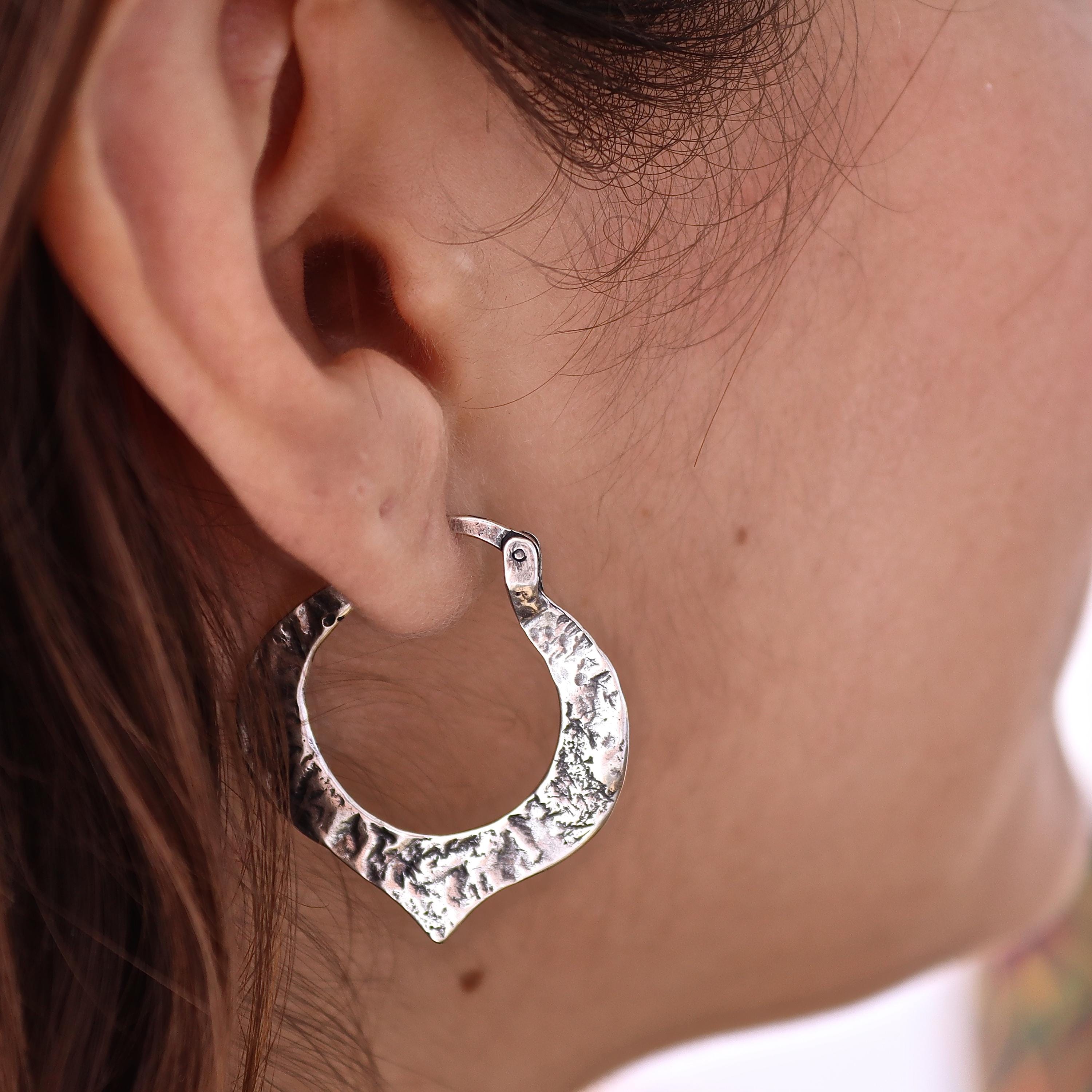 עגילי חישוק כסף לוטוס, עגילי חישוק גדולים בעבודת יד מכסף סטרלינג 925