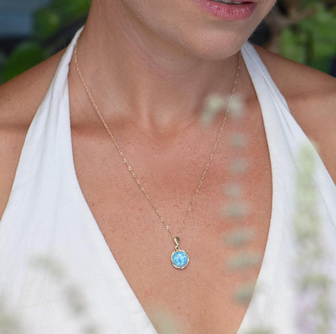 שרשרת תליון אופל זהב 14 קראט בעבודת יד - אבן כחולה עגולה