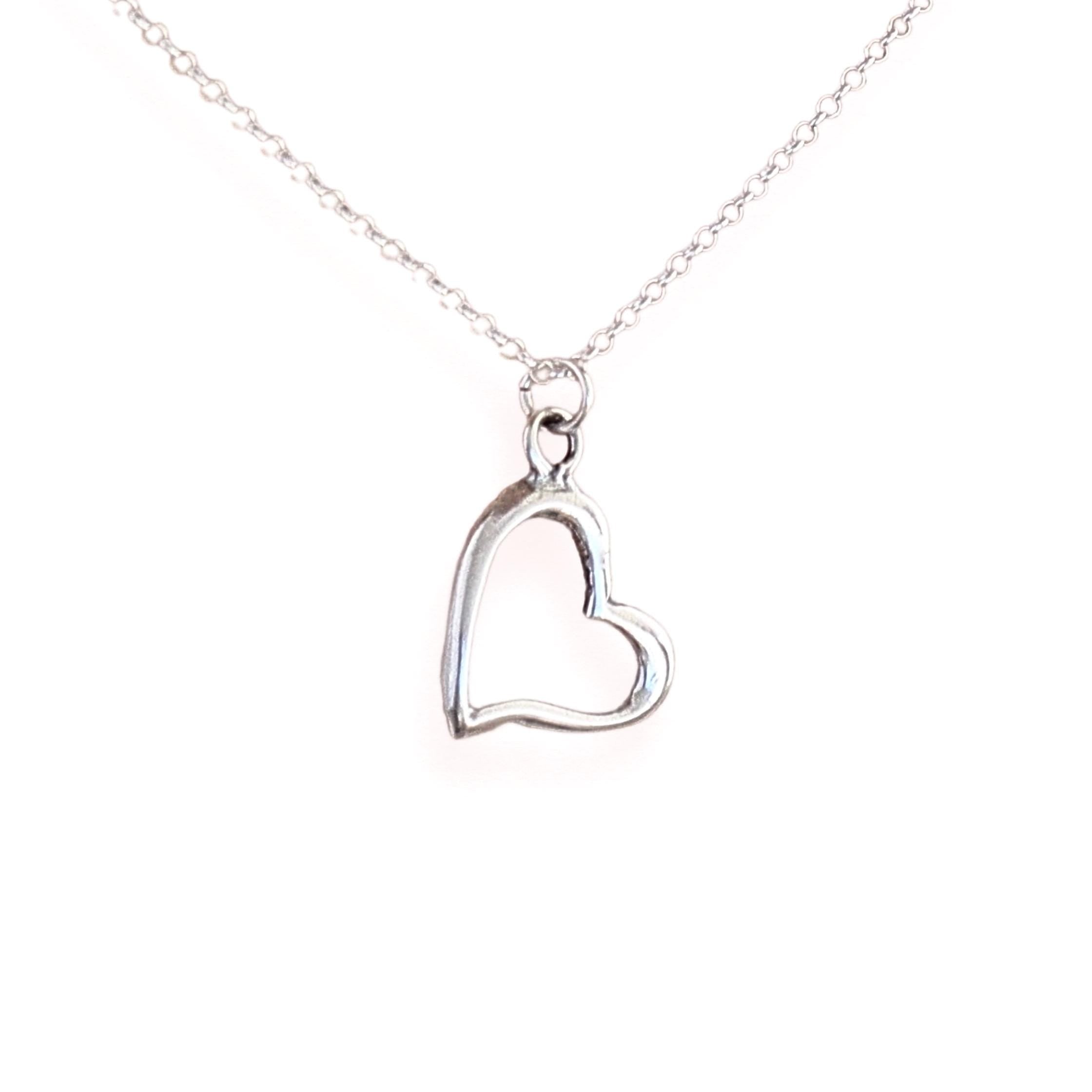 תליון בצורת לב על שרשרת כסף