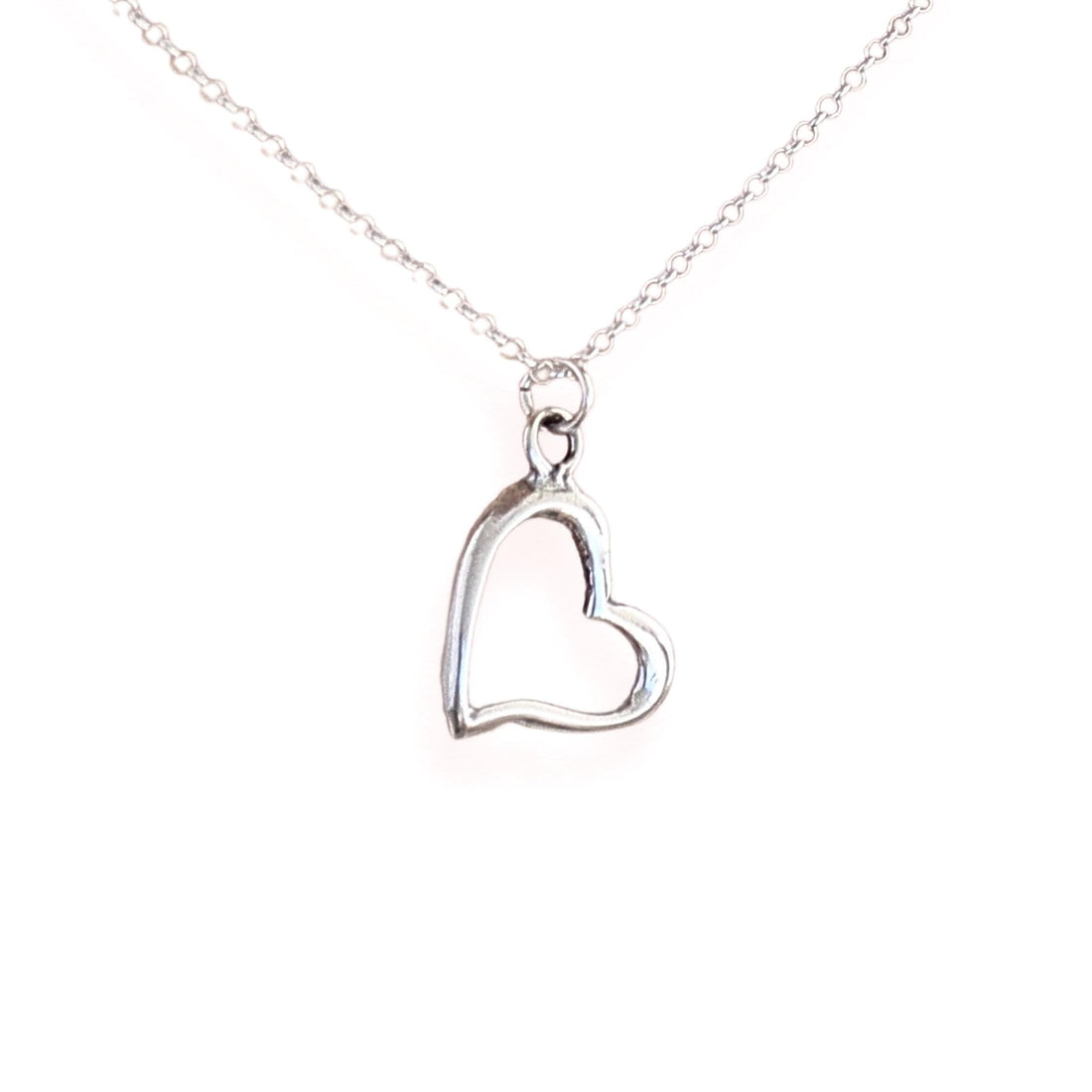 תליון בצורת לב על שרשרת כסף