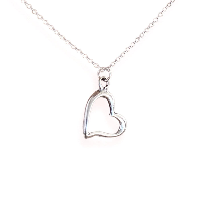 תליון בצורת לב על שרשרת כסף