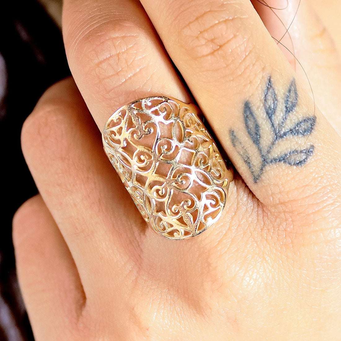 טבעת זהב פיליגרן, טבעת ארוכה בולטת