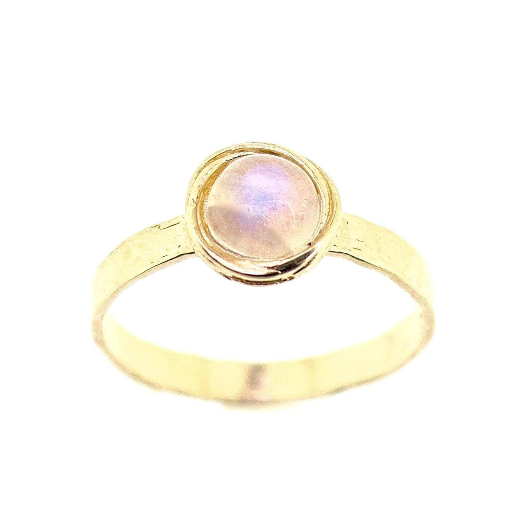 טבעת זהב 14 קראט משובצת פנינה, טבעת משובצת רקיעה עם אבן לבנה