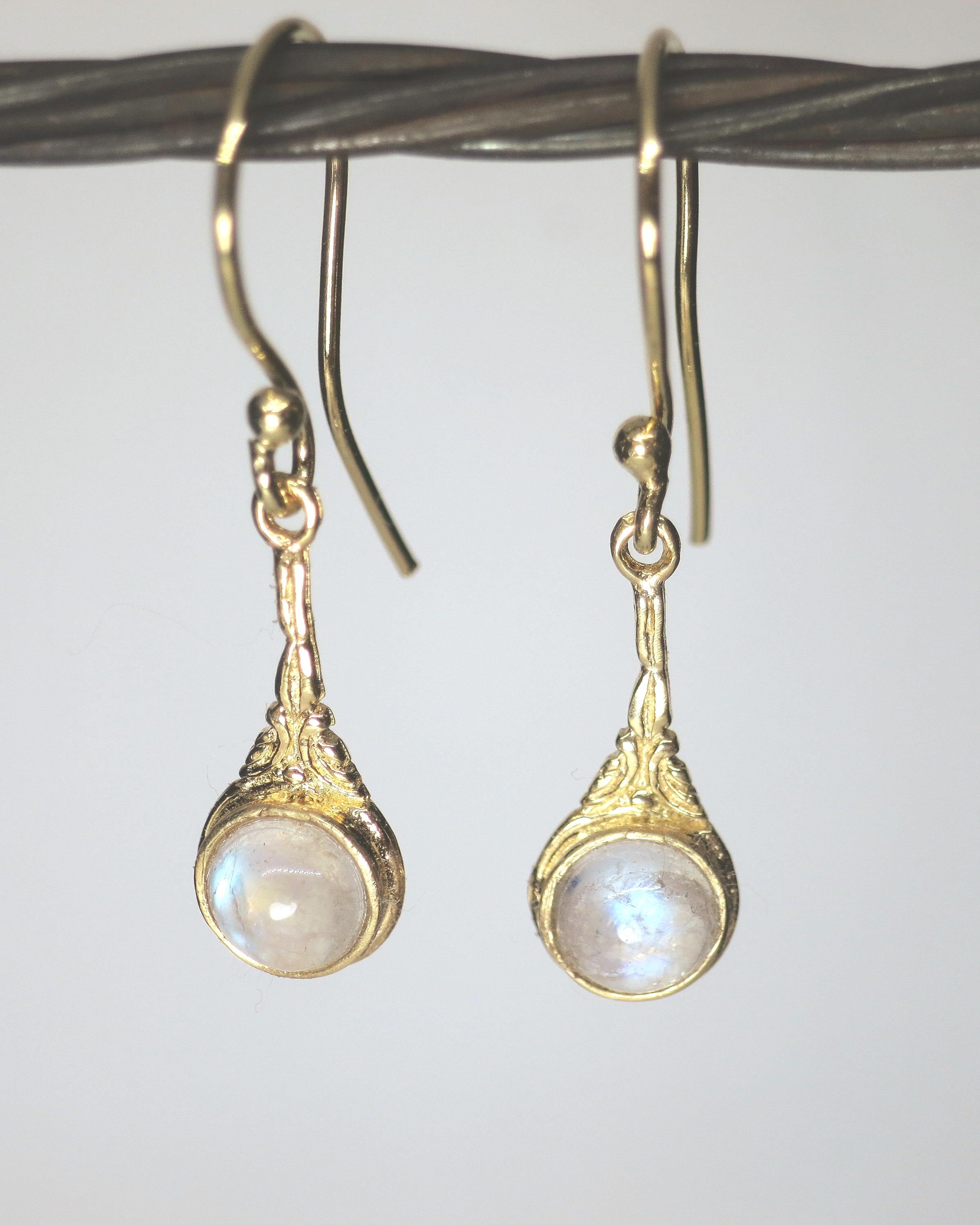 עגילי זהב 14 קראט מלאים משובצים באבן ירח