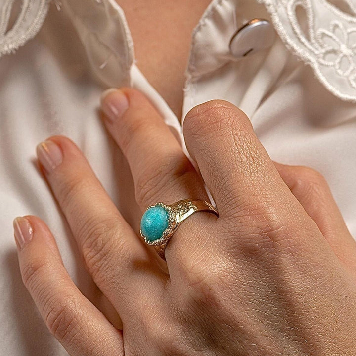 טבעת אקוומרין מרוקעת: טבעת רחבה מצופה זהב 14 קראט