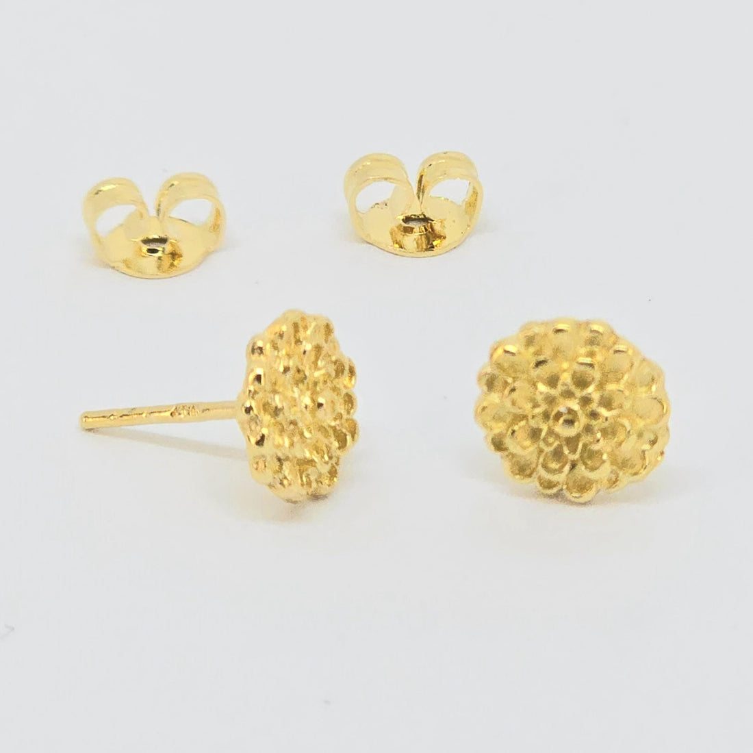 עגילי פרח דליה מזהב 14 קראט: תכשיטי מנדלה בעבודת יד