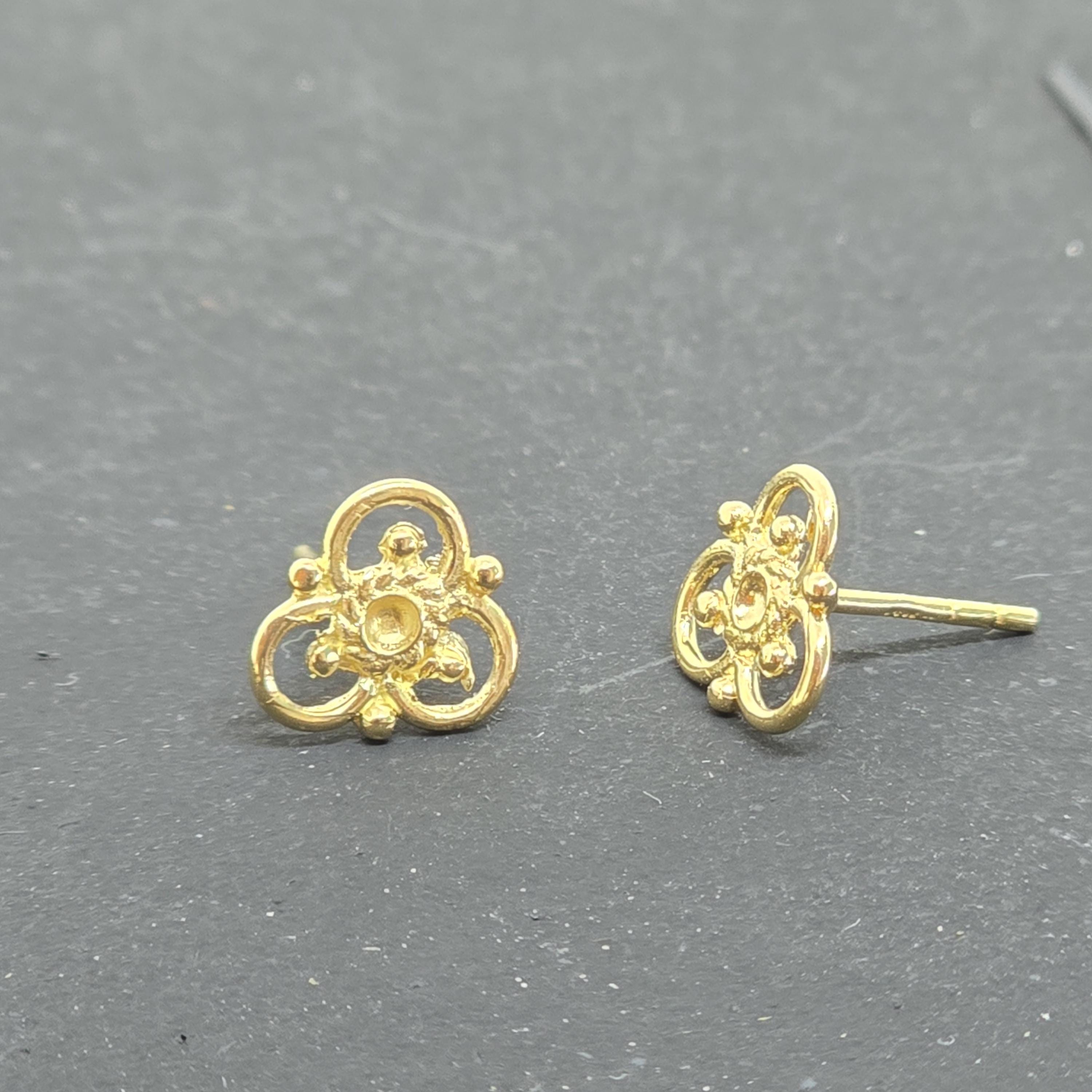 עגילי פרחים צמודים מזהב 14 קראט