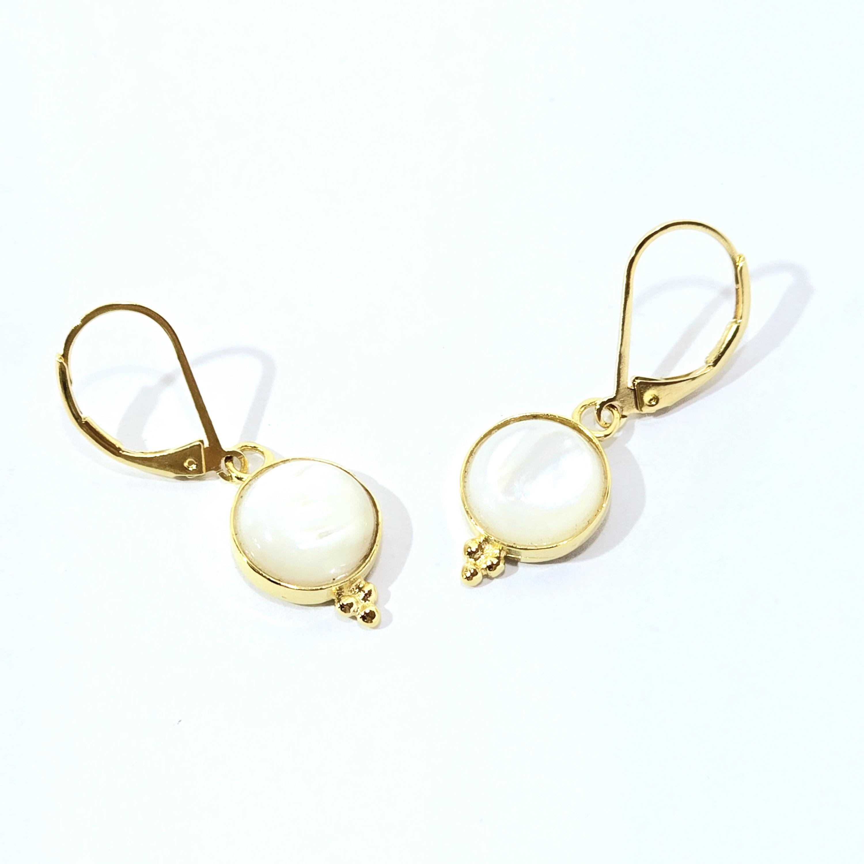 עגילי זהב עגולים עם אם פנינה