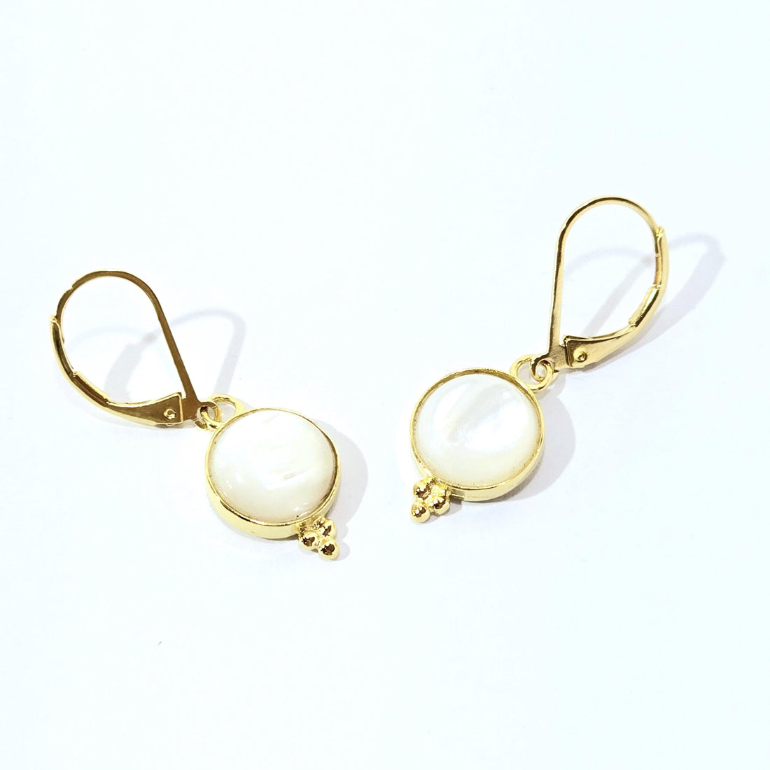 עגילי זהב עגולים עם אם פנינה