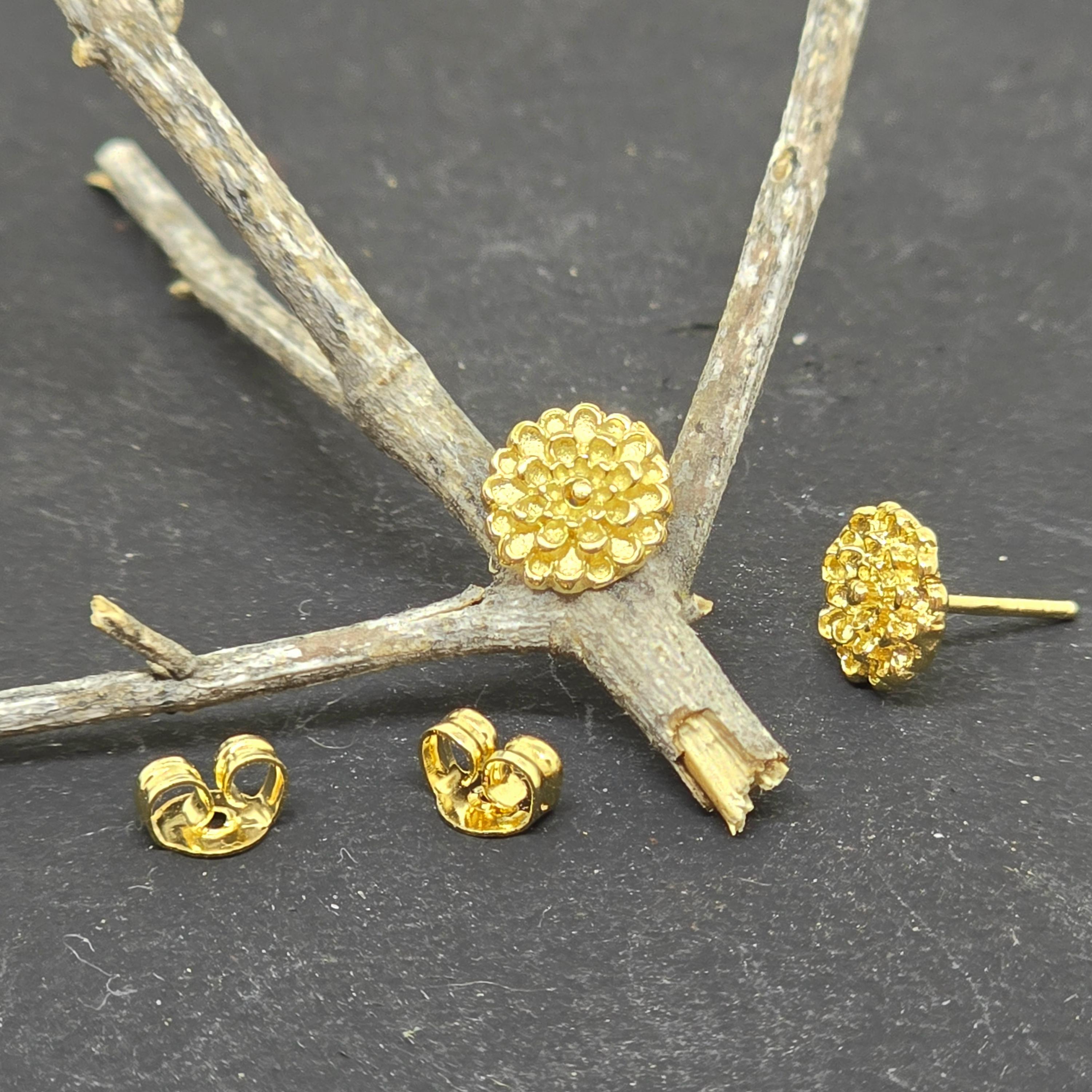 עגילי פרח דליה מזהב 14 קראט: תכשיטי מנדלה בעבודת יד