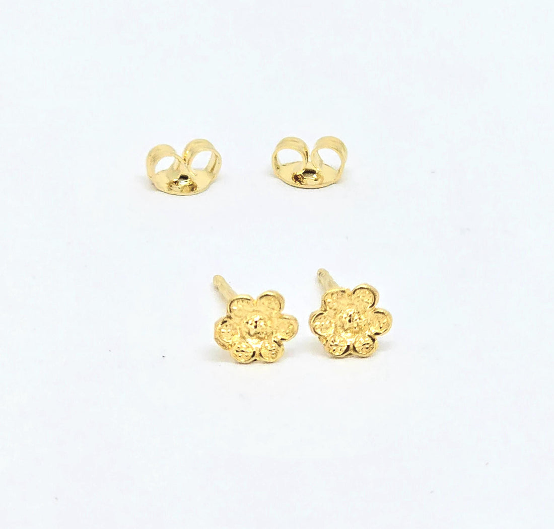 עגילי פרחים זעירים מזהב 14 קראט, עגילי זהב מלא