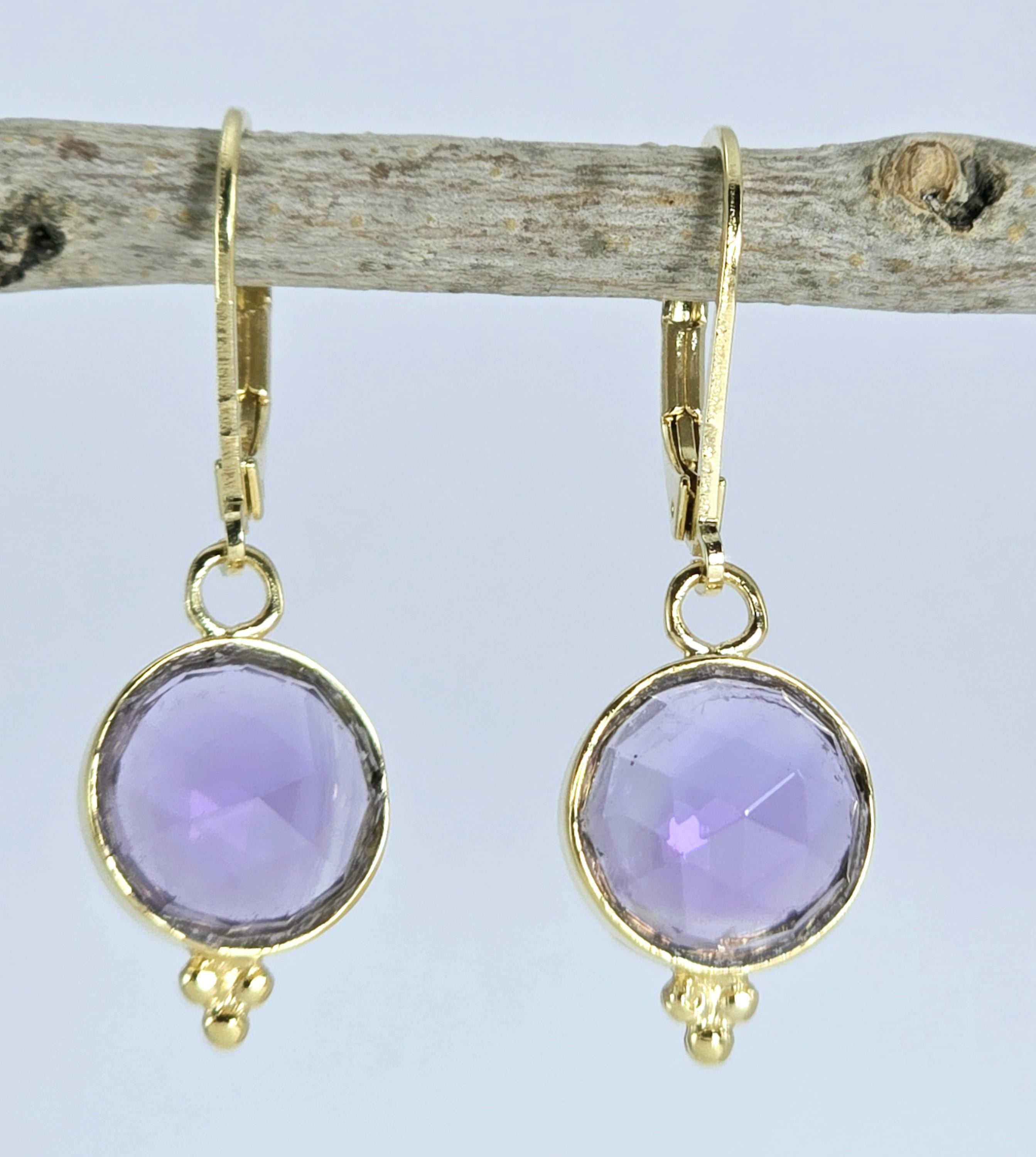עגילי זהב עגולים משובצים באמטיסט
