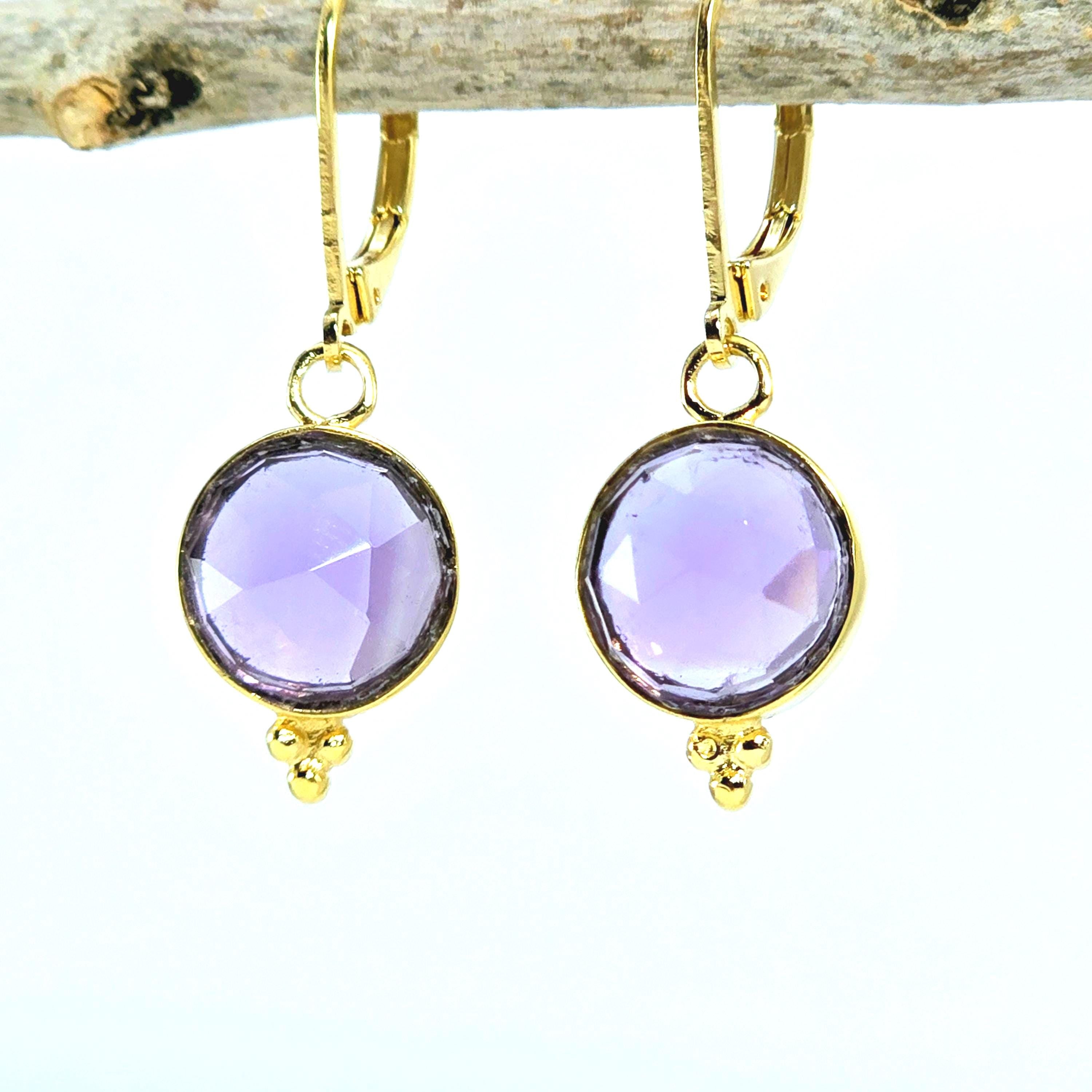 עגילי זהב עגולים משובצים באמטיסט