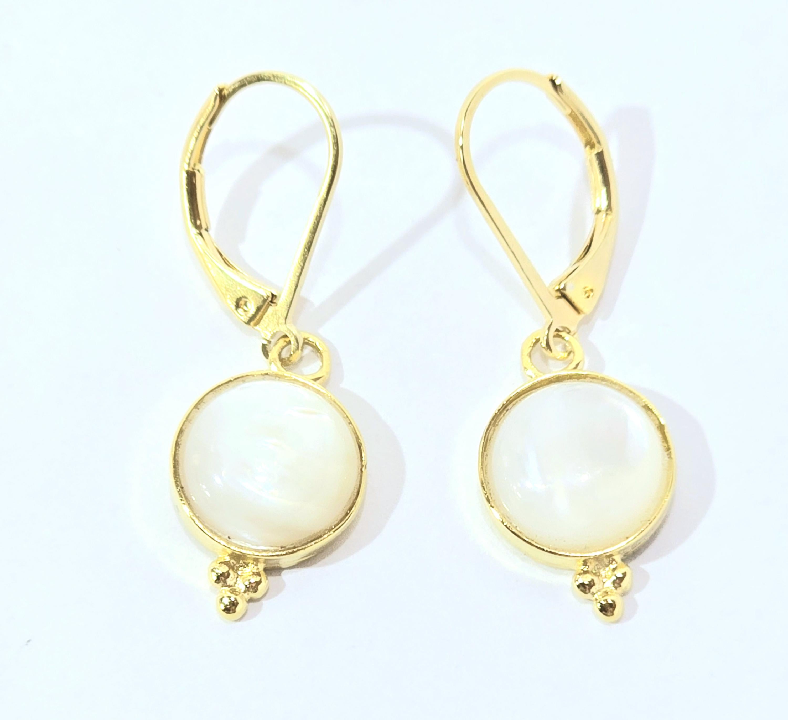 עגילי זהב 14 קראט עם אם פנינה - עיצוב טיפה עגולה