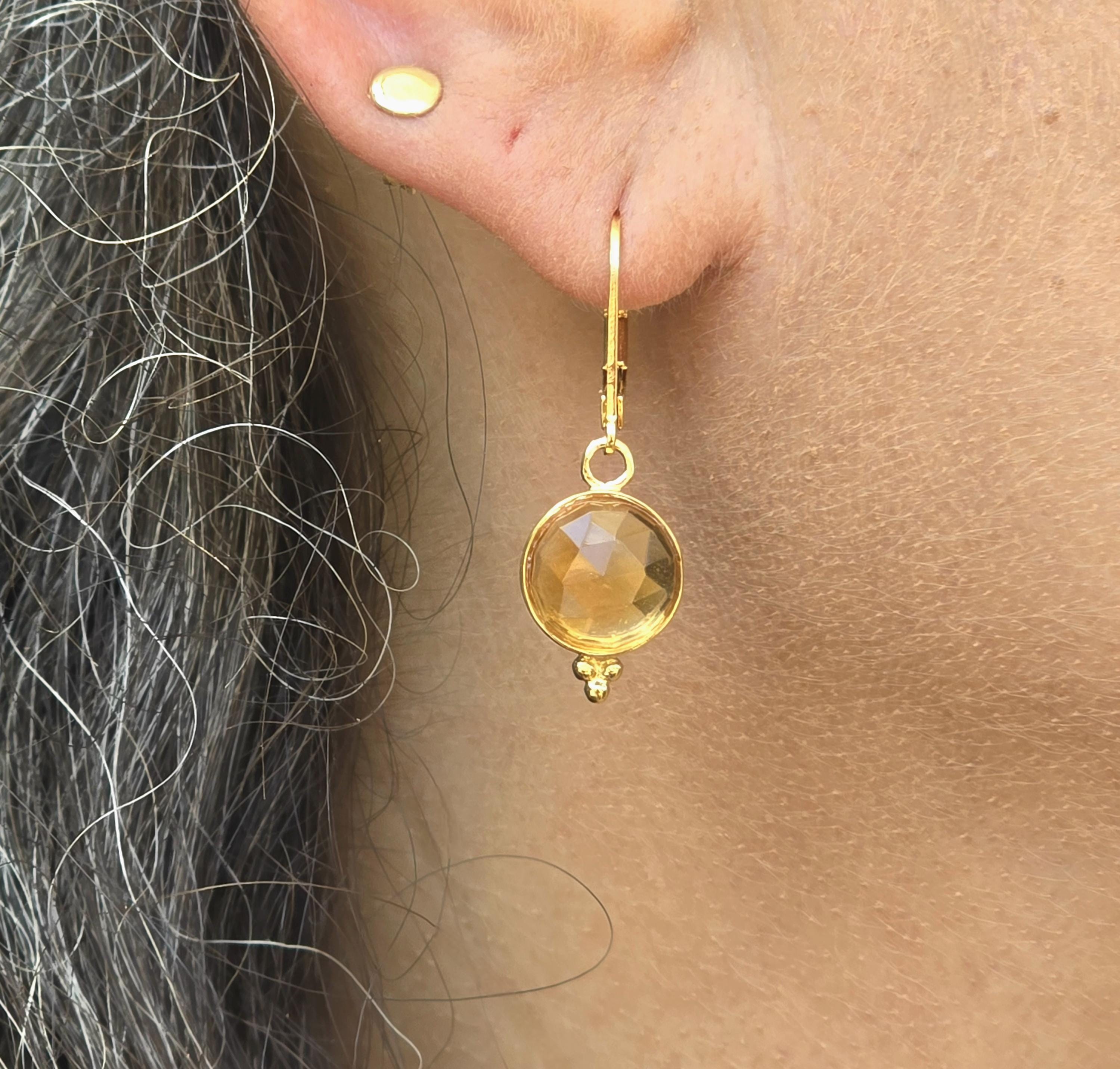 עגילי זהב עגולים משובצים בציטרין