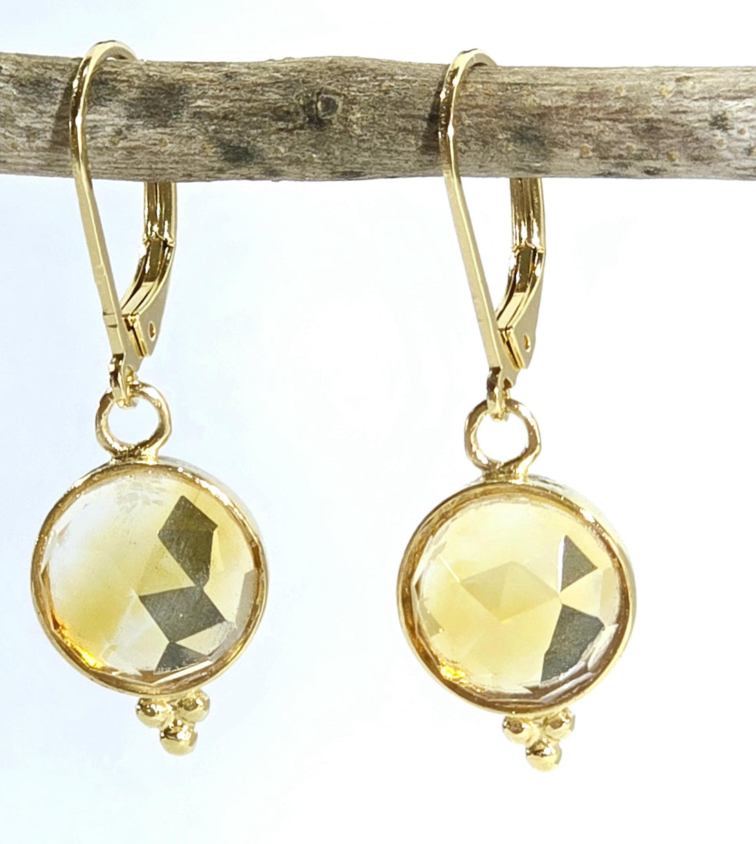 עגילי זהב עגולים משובצים בציטרין