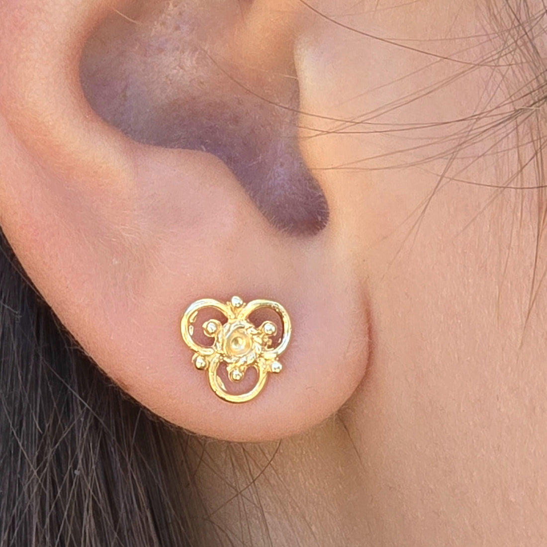 עגילי פרחים צמודים מזהב 14 קראט