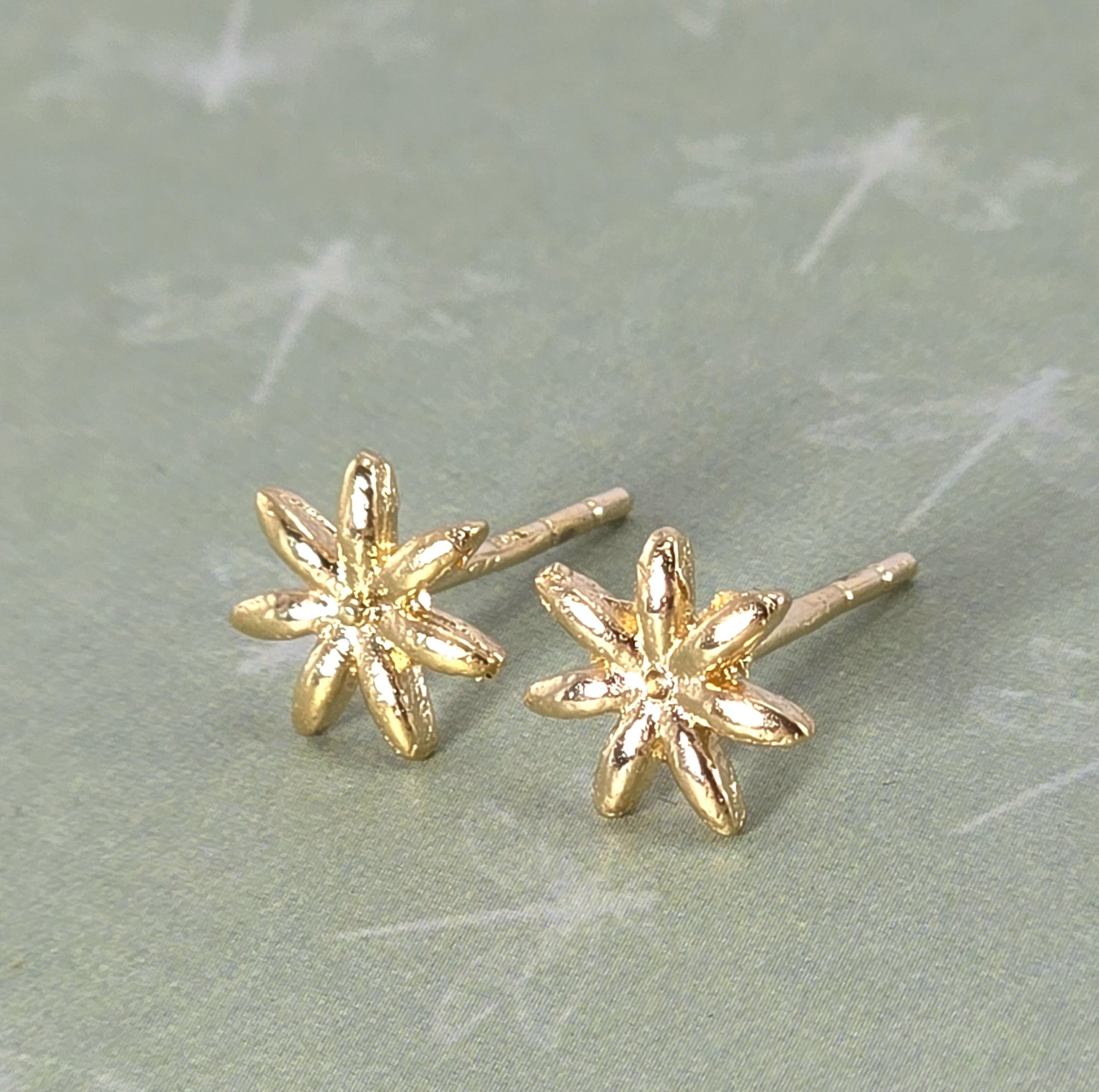 עגילי זהב 14 קראט בצורת פרחים משובצים בצורת כוכב: זהב מלא, עבודת יד