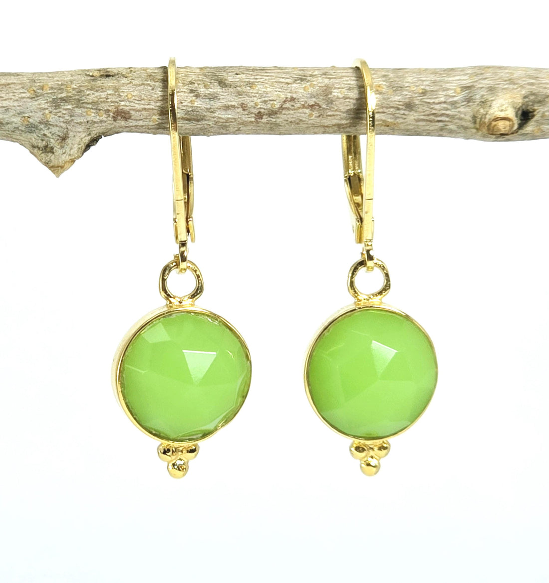 עגילי טיפה תלויים משובצים בזהב ירקן ירוק 14 קראט