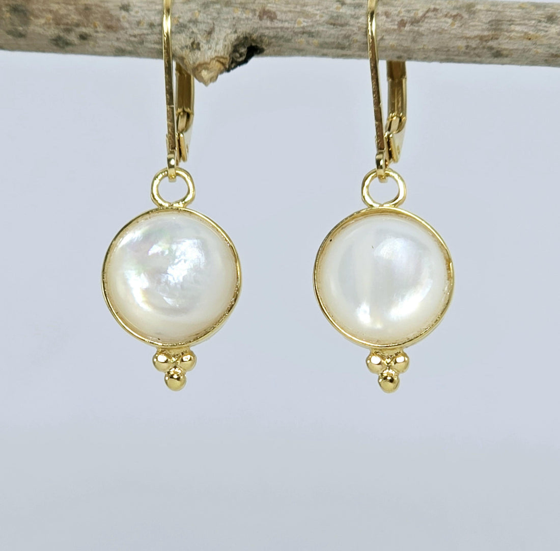 עגילי זהב 14 קראט עם אם פנינה - עיצוב טיפה עגולה