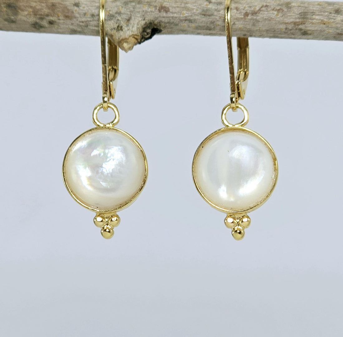 עגילי זהב עגולים עם אם פנינה