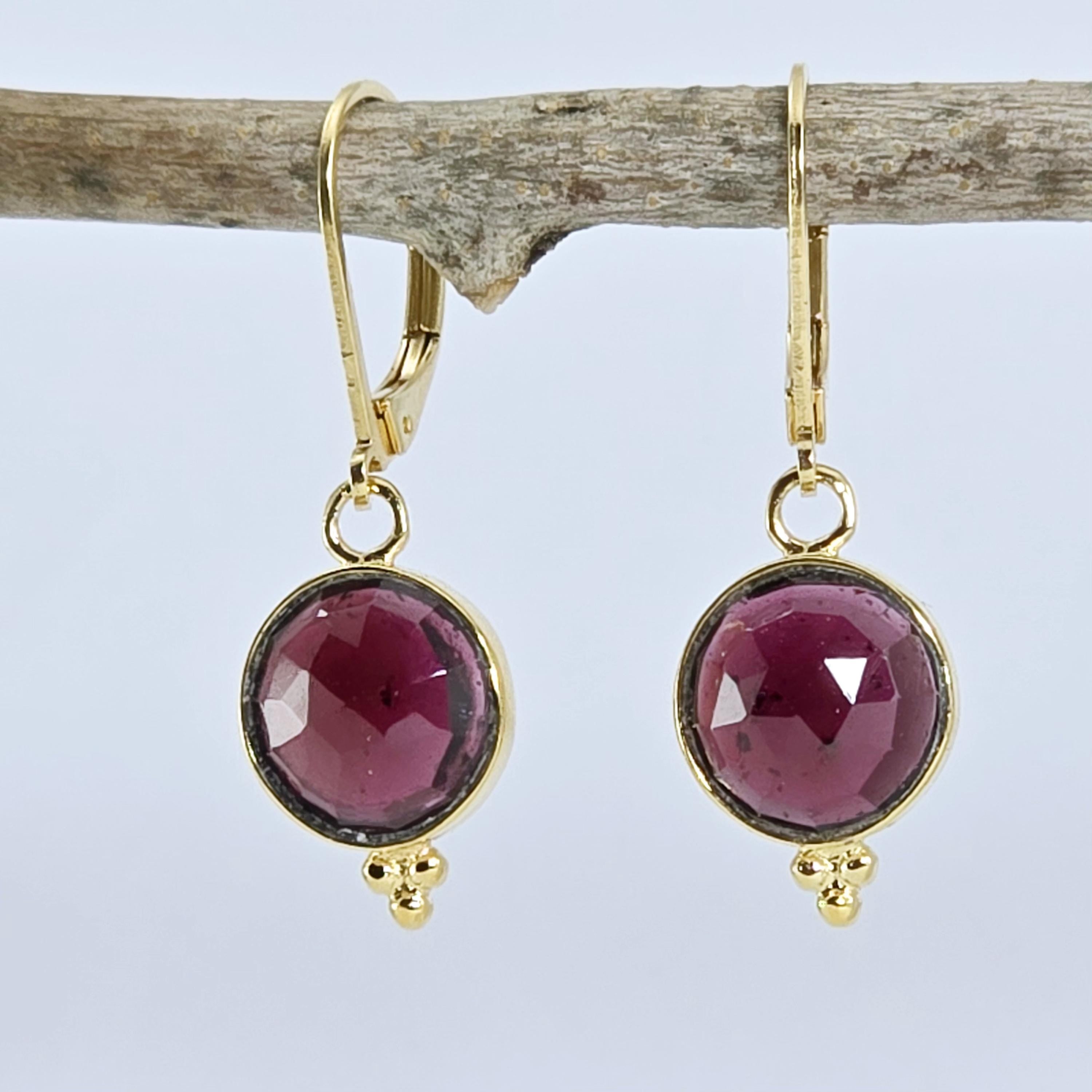 עגילי זהב 14 קראט עגולים משובצים בגרנט