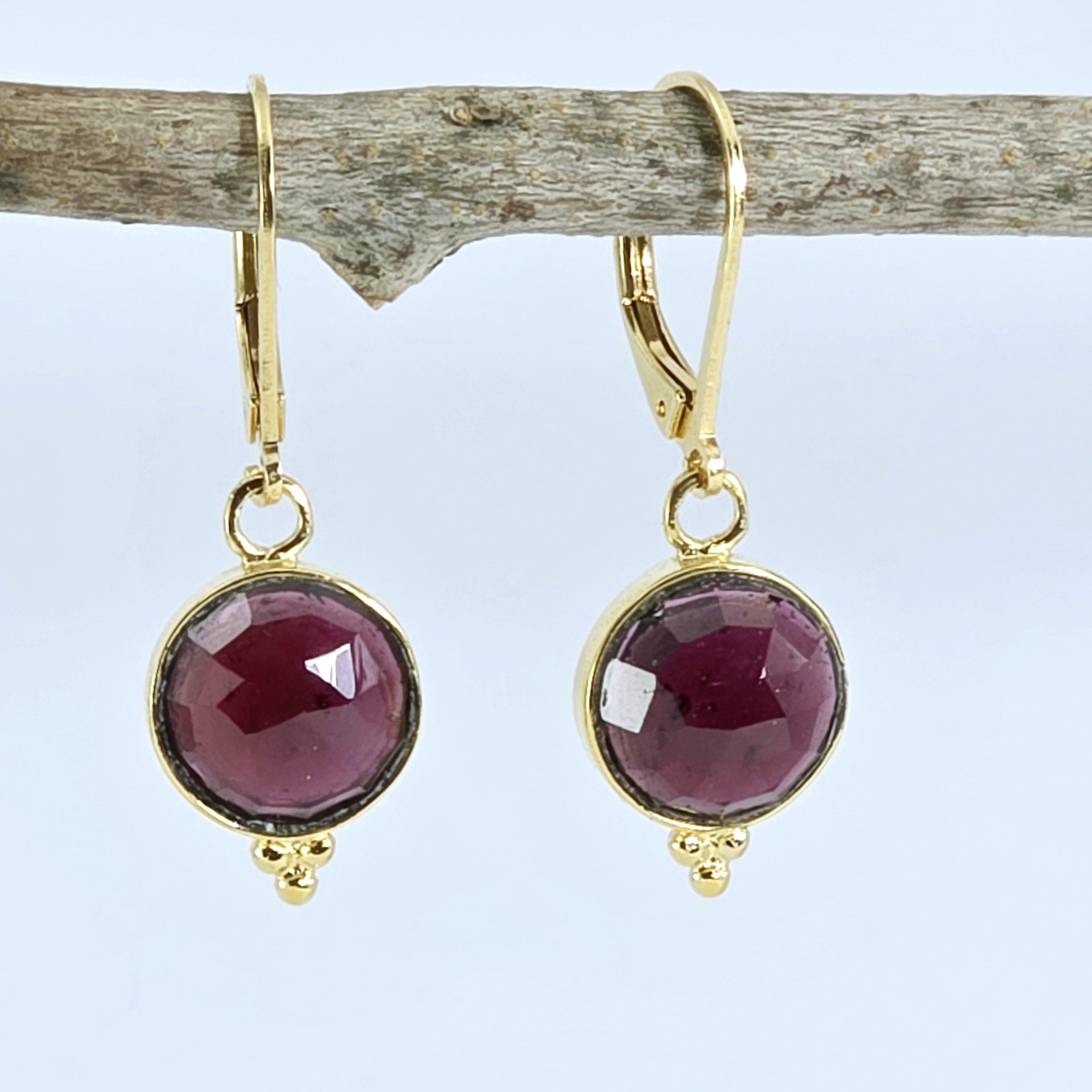 עגילי זהב 14 קראט עגולים משובצים בגרנט