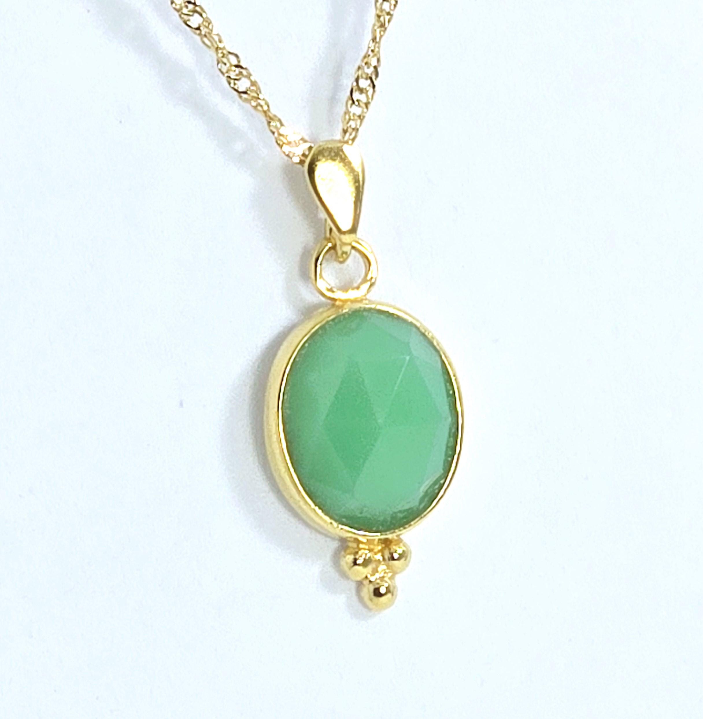 תליון שרשרת זהב ירקן, שרשרת אבן ירוקה