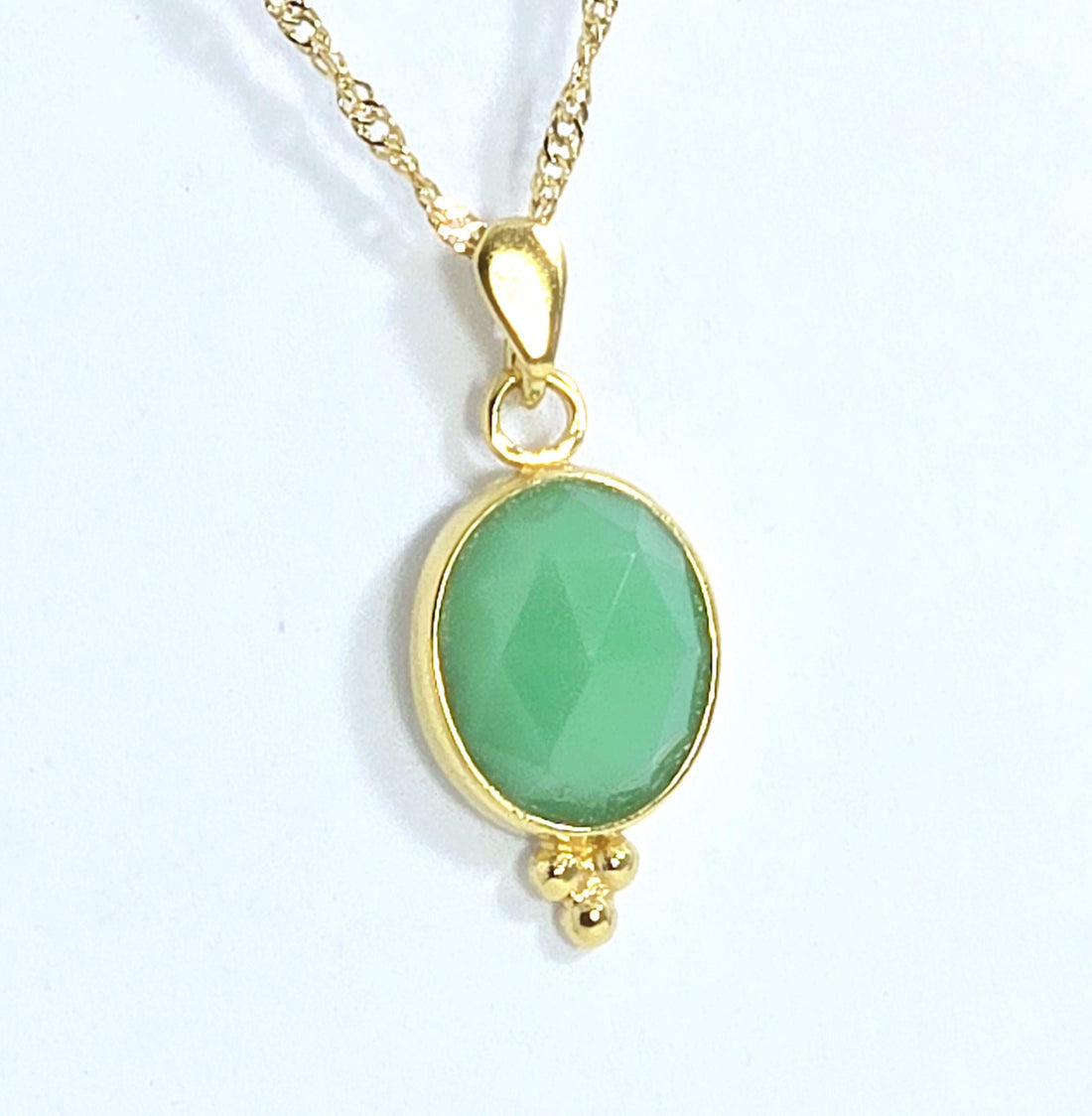 תליון שרשרת זהב ירקן, שרשרת אבן ירוקה