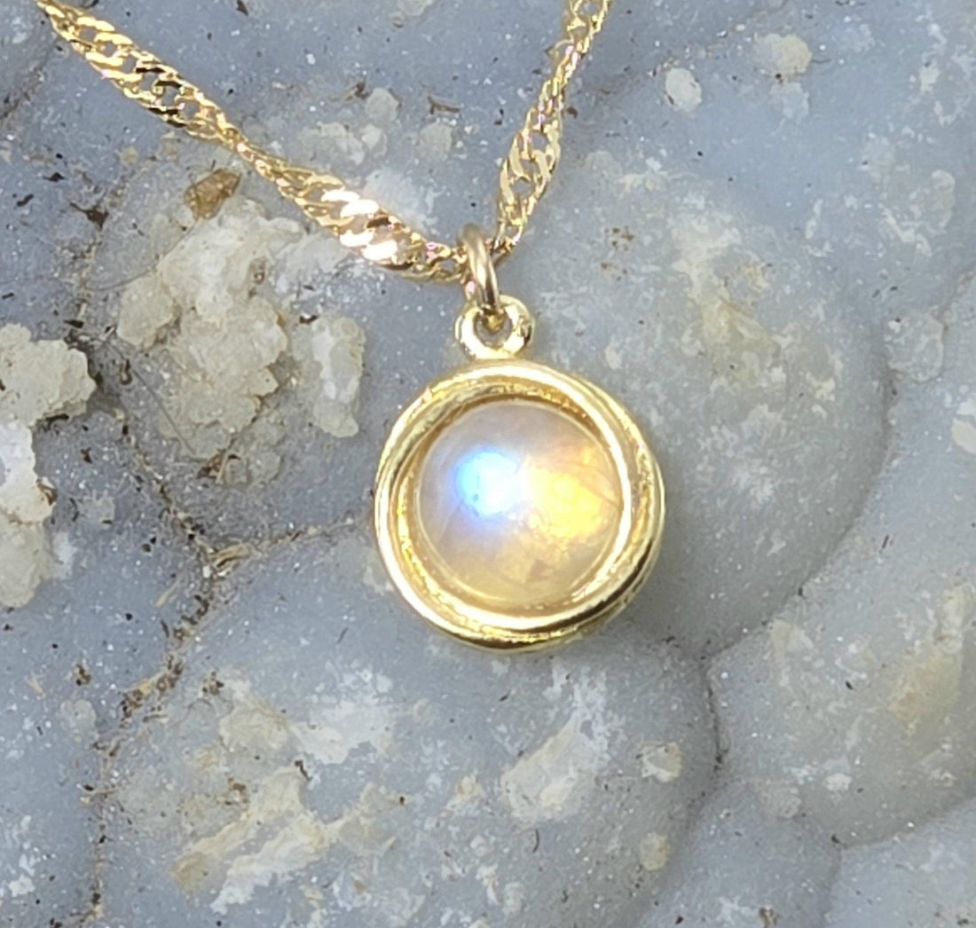 תליון שרשרת זהב 14 קראט, תליון קטן משובץ אבן מונס