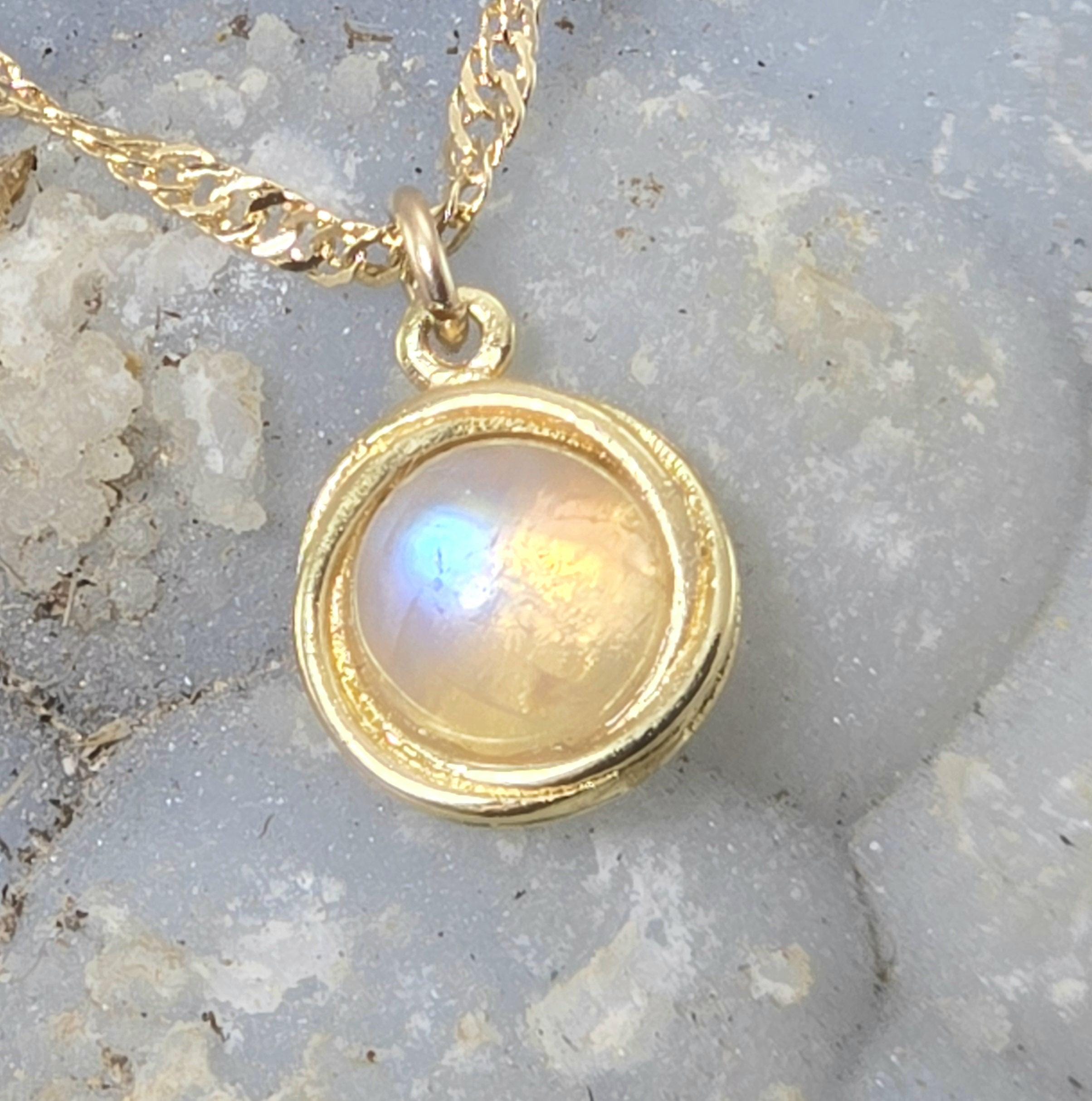 תליון שרשרת זהב 14 קראט, תליון קטן משובץ אבן מונס