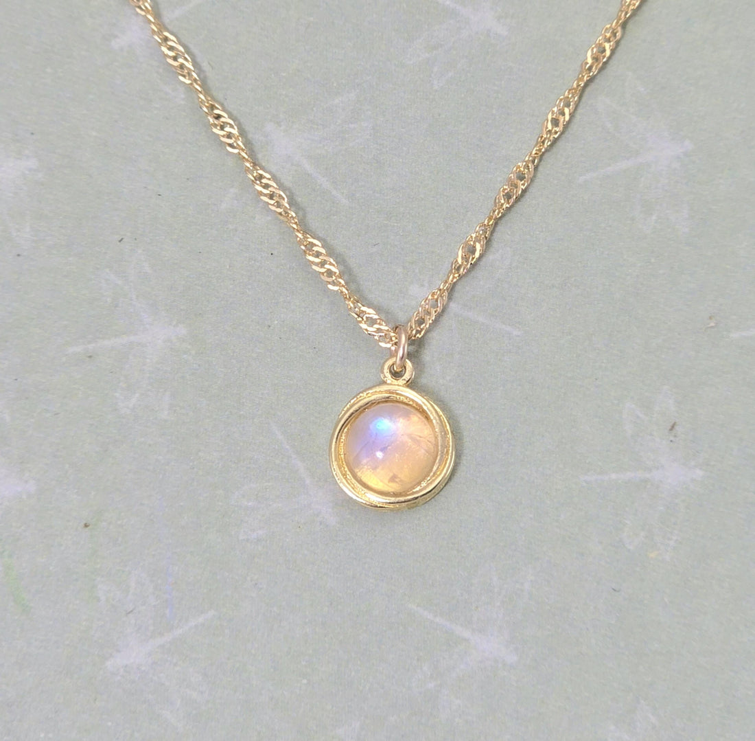 תליון שרשרת זהב 14 קראט, תליון קטן משובץ אבן מונס