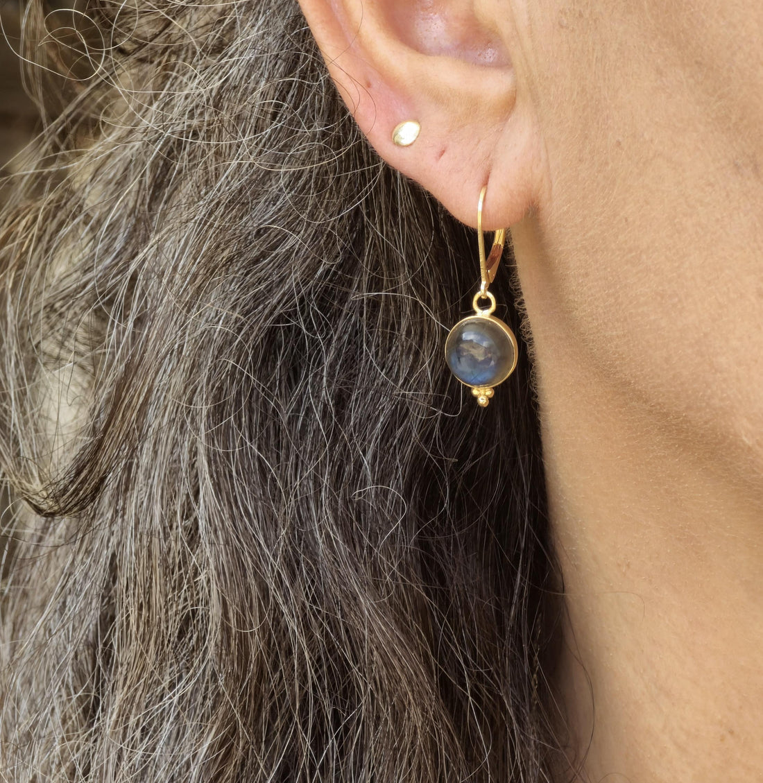 עגילי זהב עגולים משובצים ברבוריט