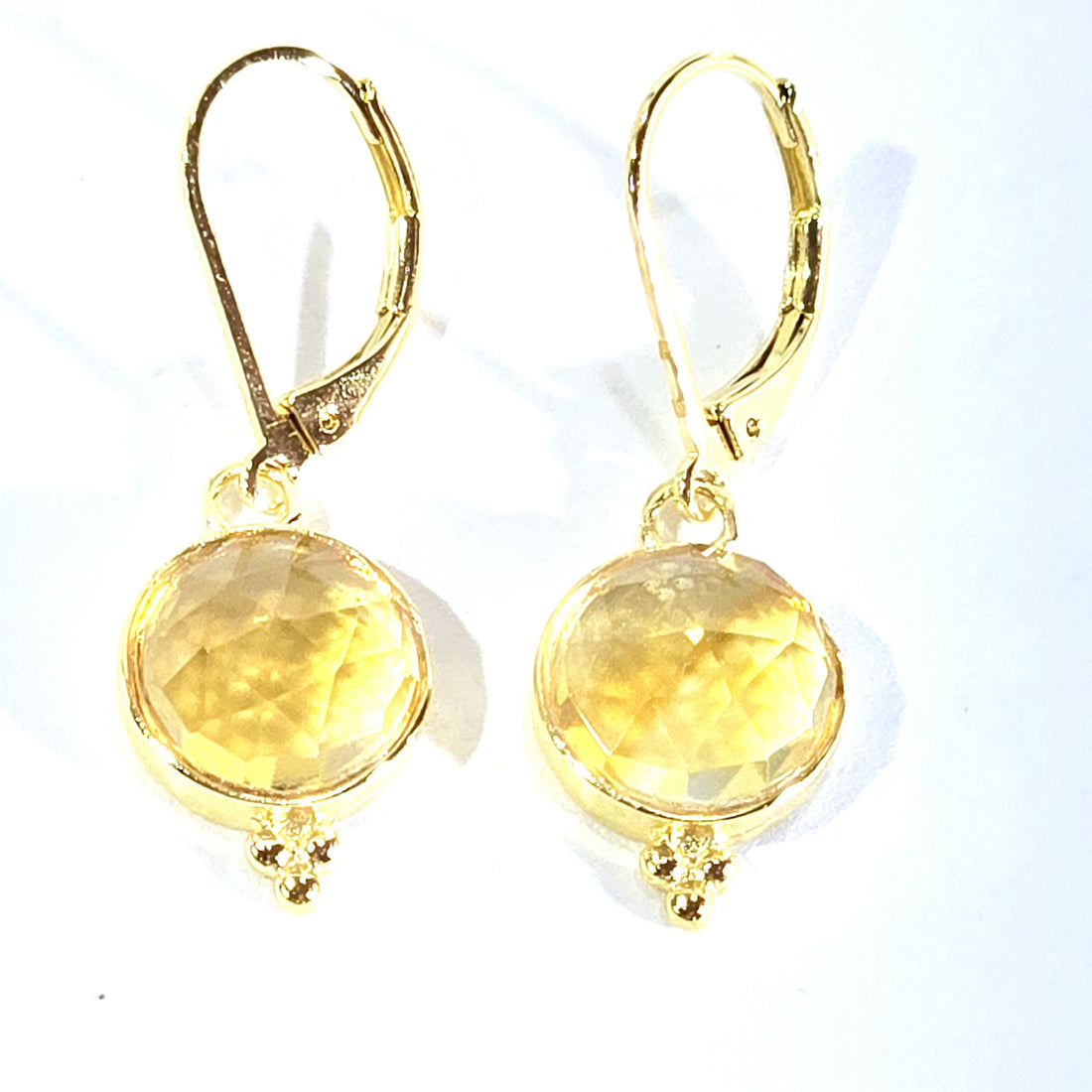 עגילי זהב עגולים משובצים בציטרין