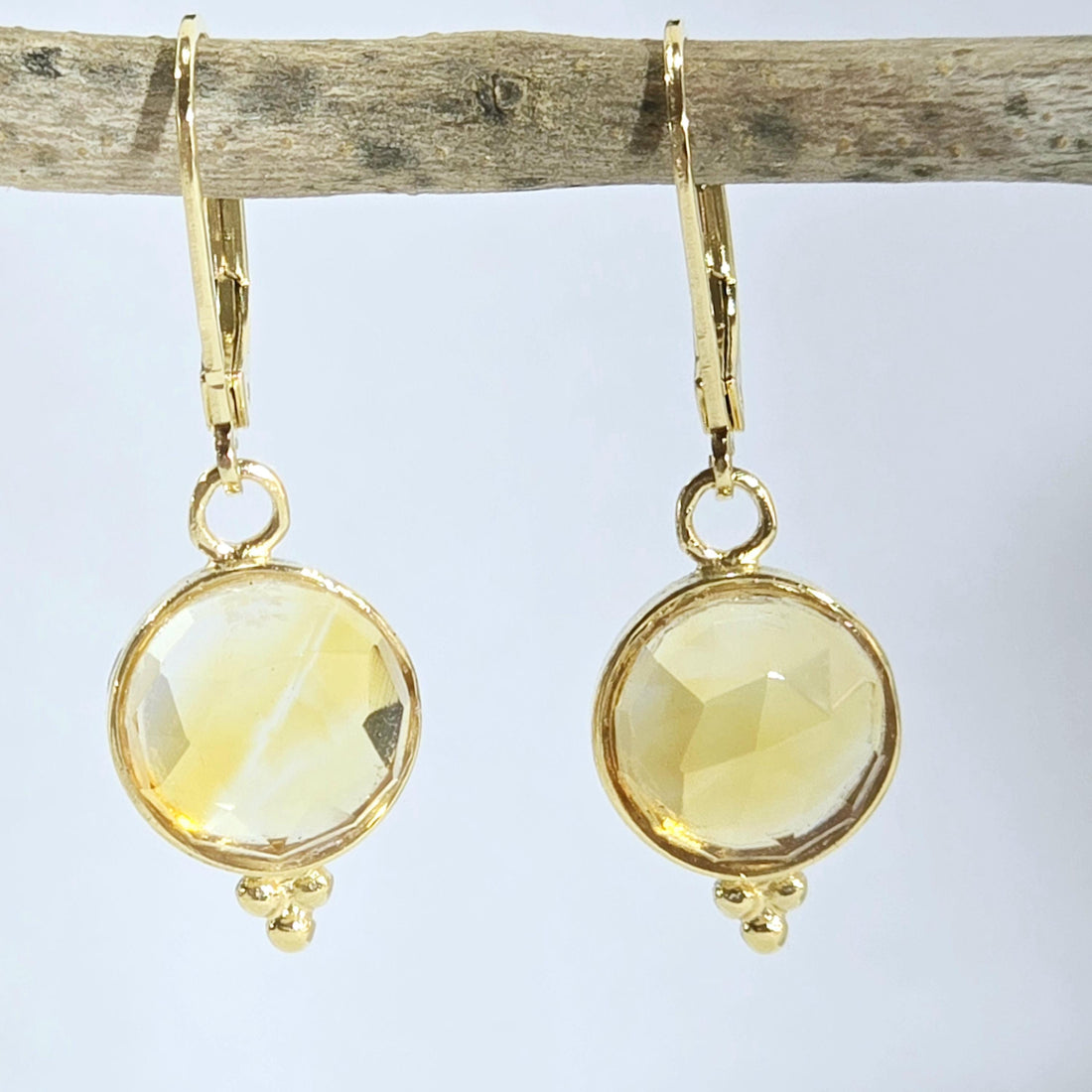 עגילי זהב עגולים משובצים בציטרין