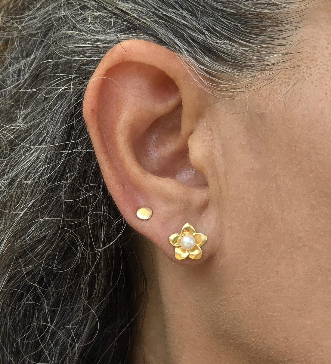 עגילי פנינה פרחוניים מזהב 14 קראט, עבודת יד