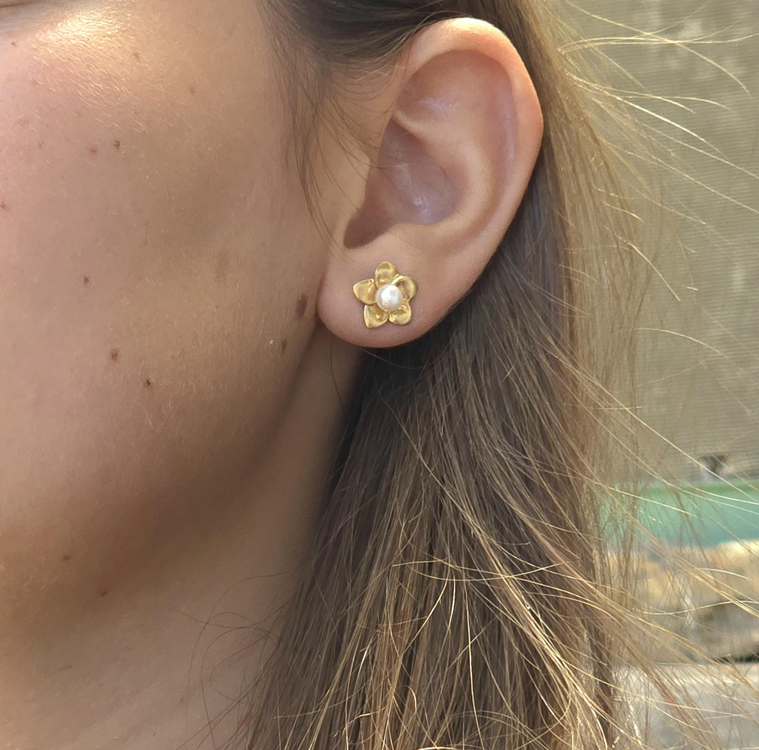 עגילי פנינה פרחוניים מזהב 14 קראט, עבודת יד