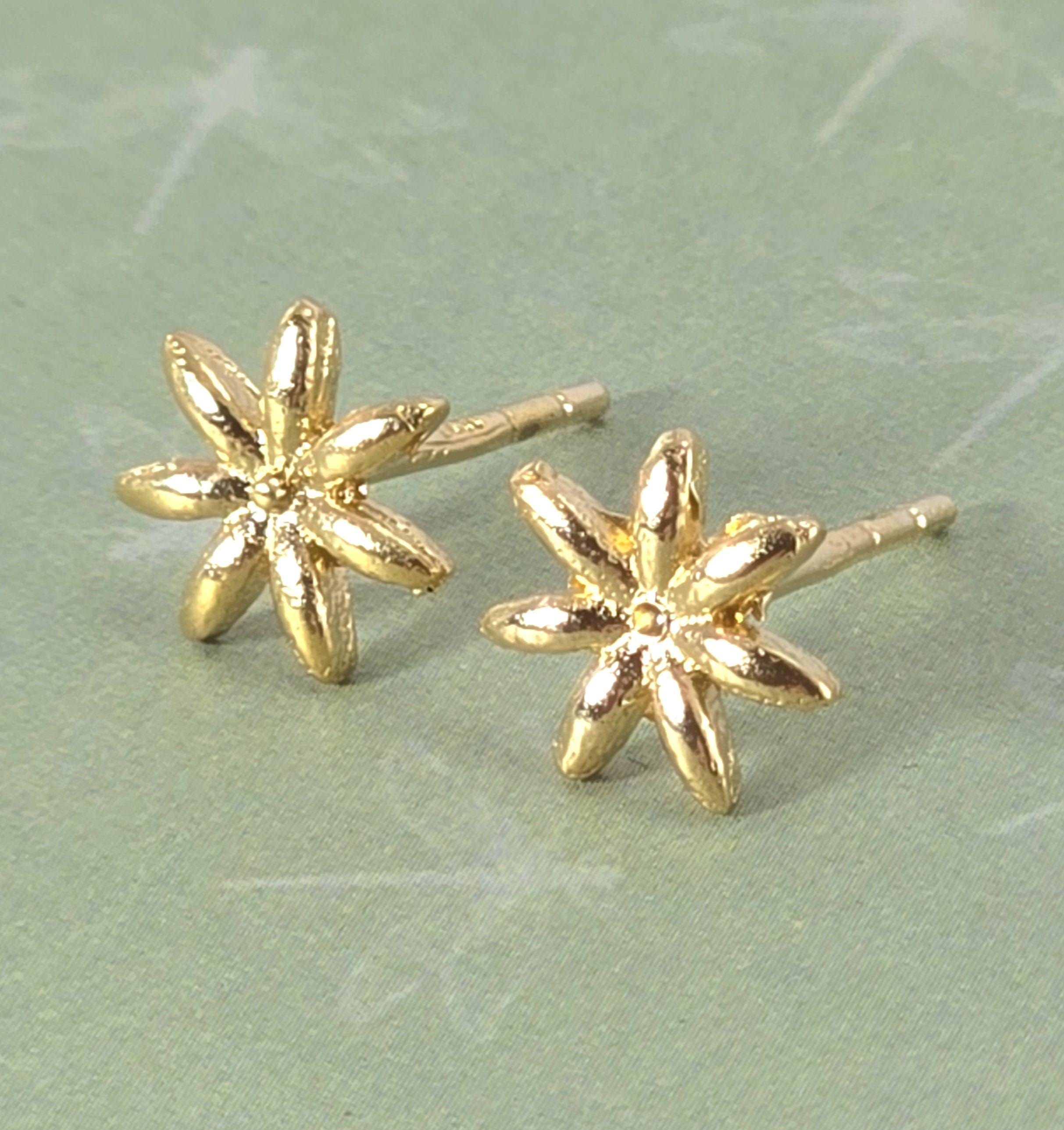 עגילי זהב 14 קראט סטאר, פרח זהב מלא עגילי פוסט