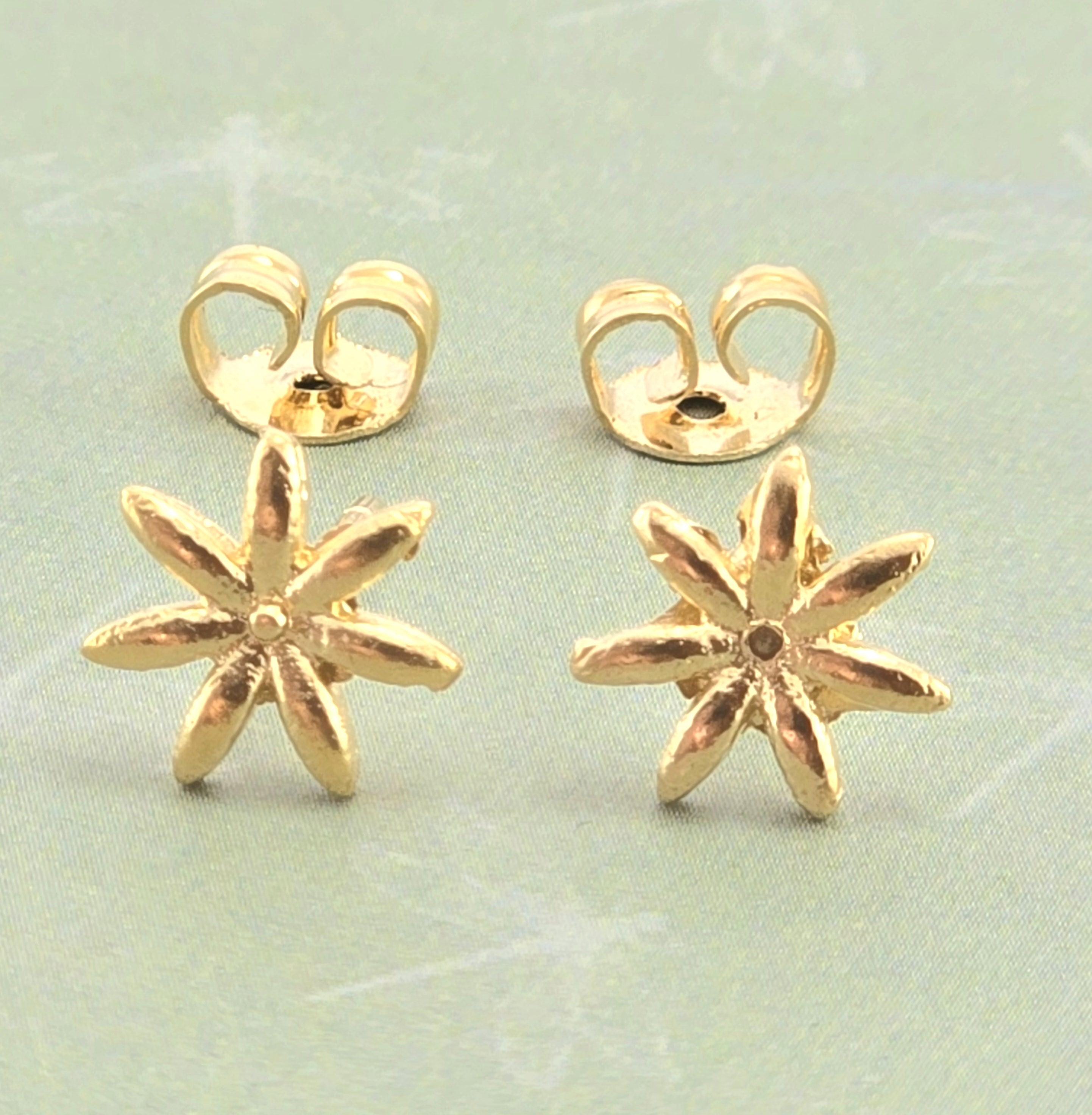 עגילי זהב 14 קראט סטאר, פרח זהב מלא עגילי פוסט