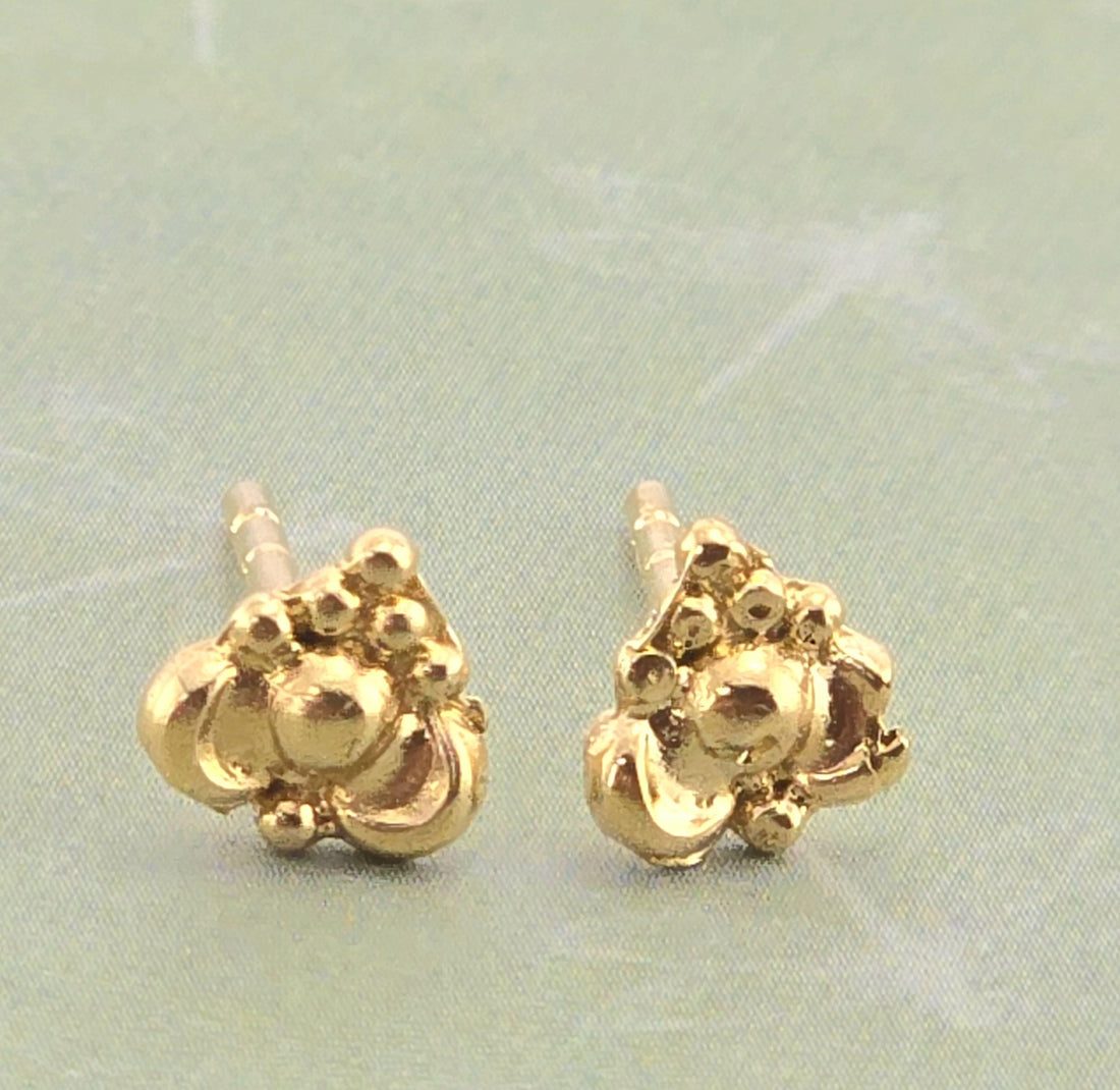 עגילי זהב 14 קראט קטנים