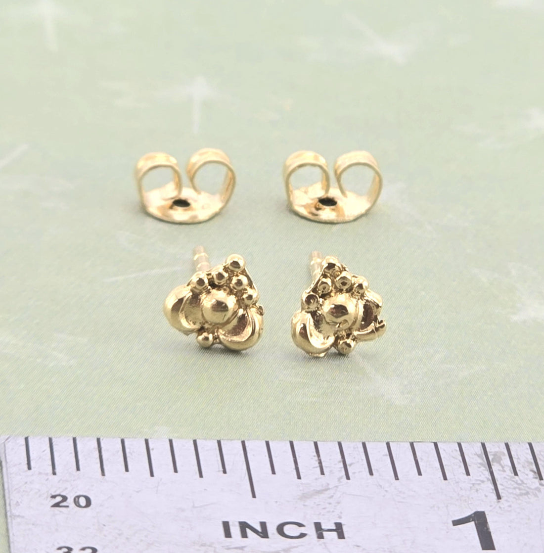 עגילי זהב 14 קראט קטנים