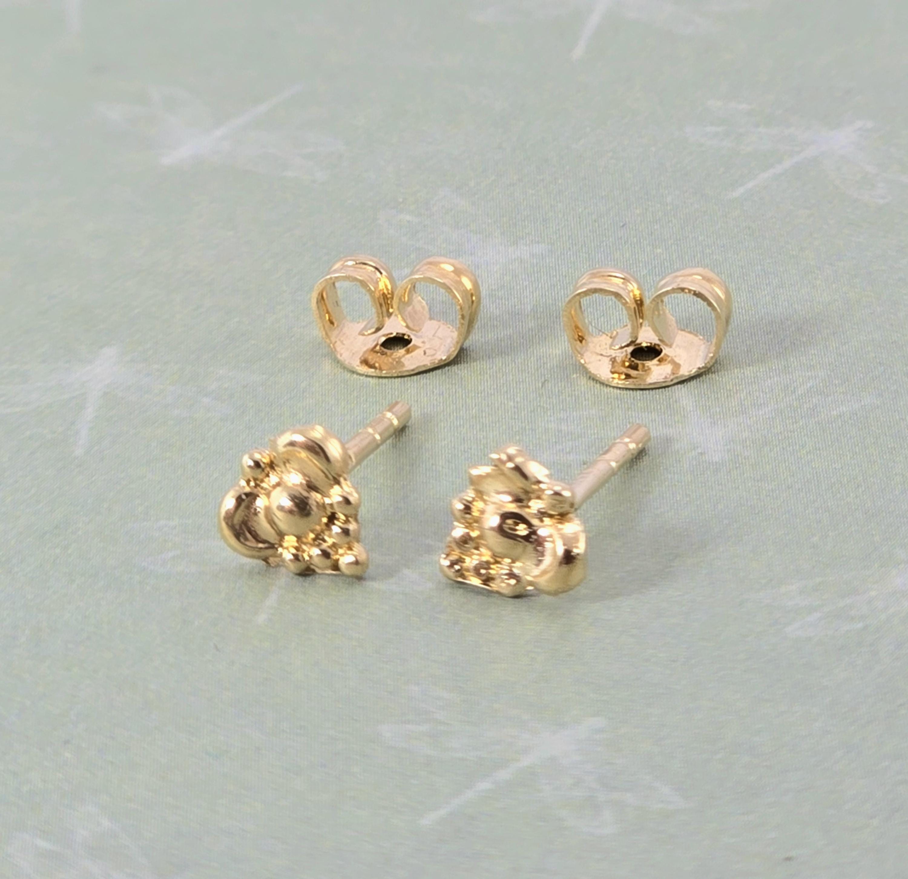 עגילי זהב 14 קראט קטנים