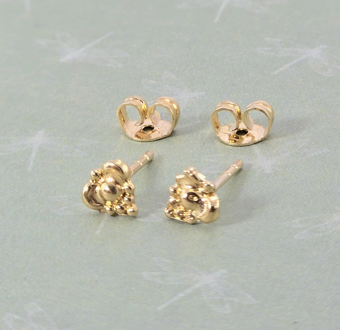 עגילי זהב 14 קראט קטנים