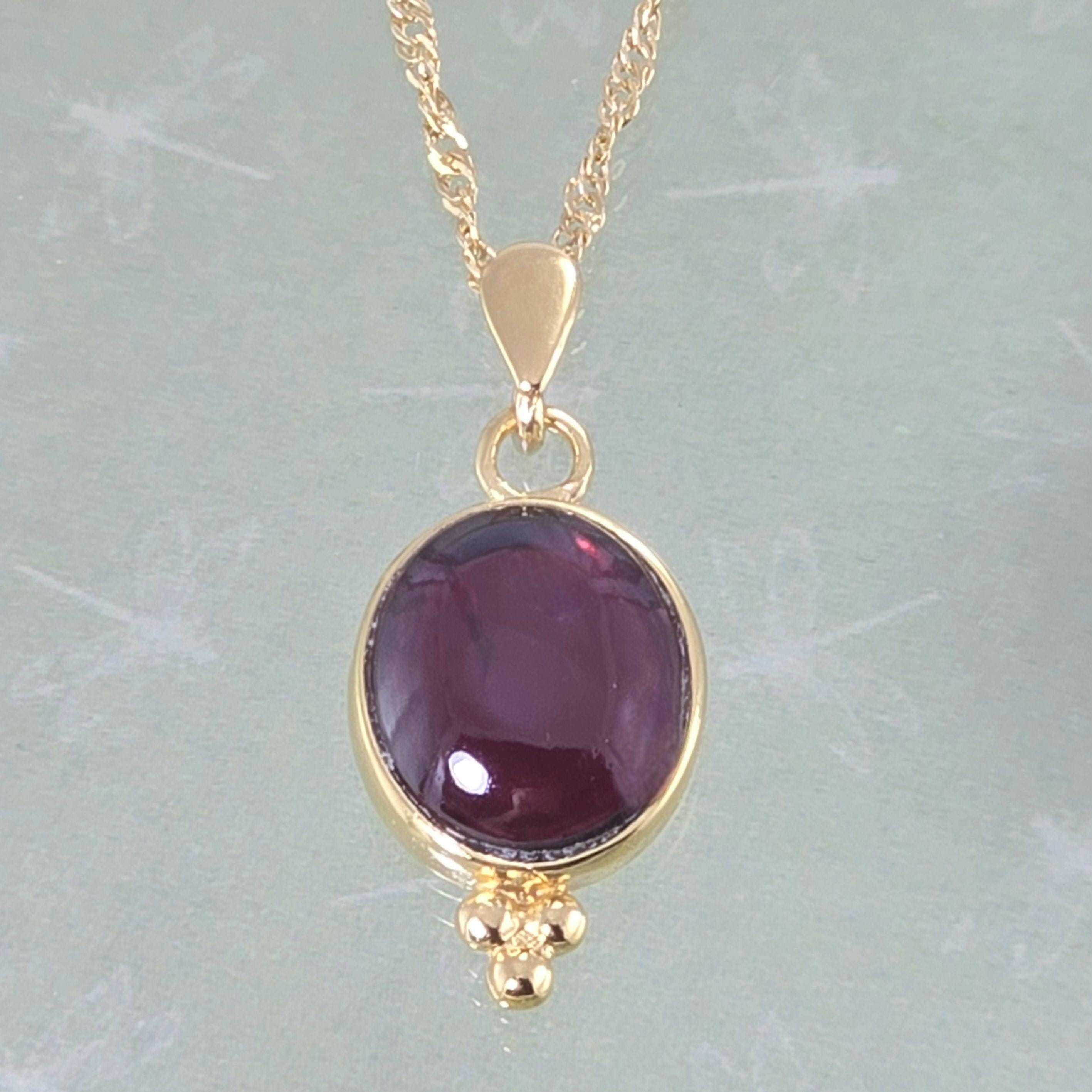 תליון שרשרת זהב ירקן, שרשרת אבן ירוקה