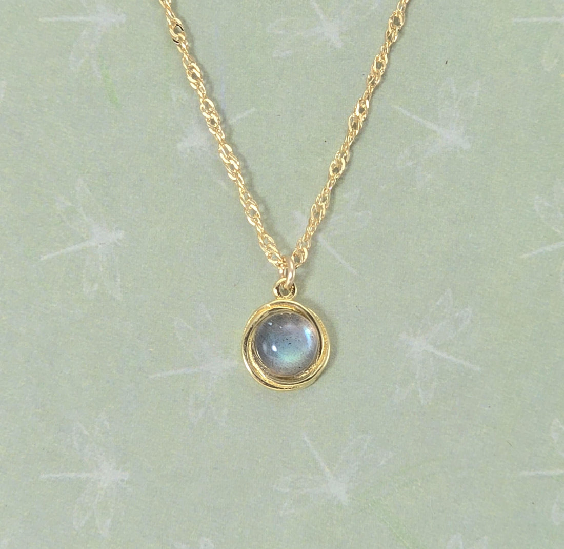 תליון שרשרת קטנה מאבן לברדוריט מזהב 14 קראט