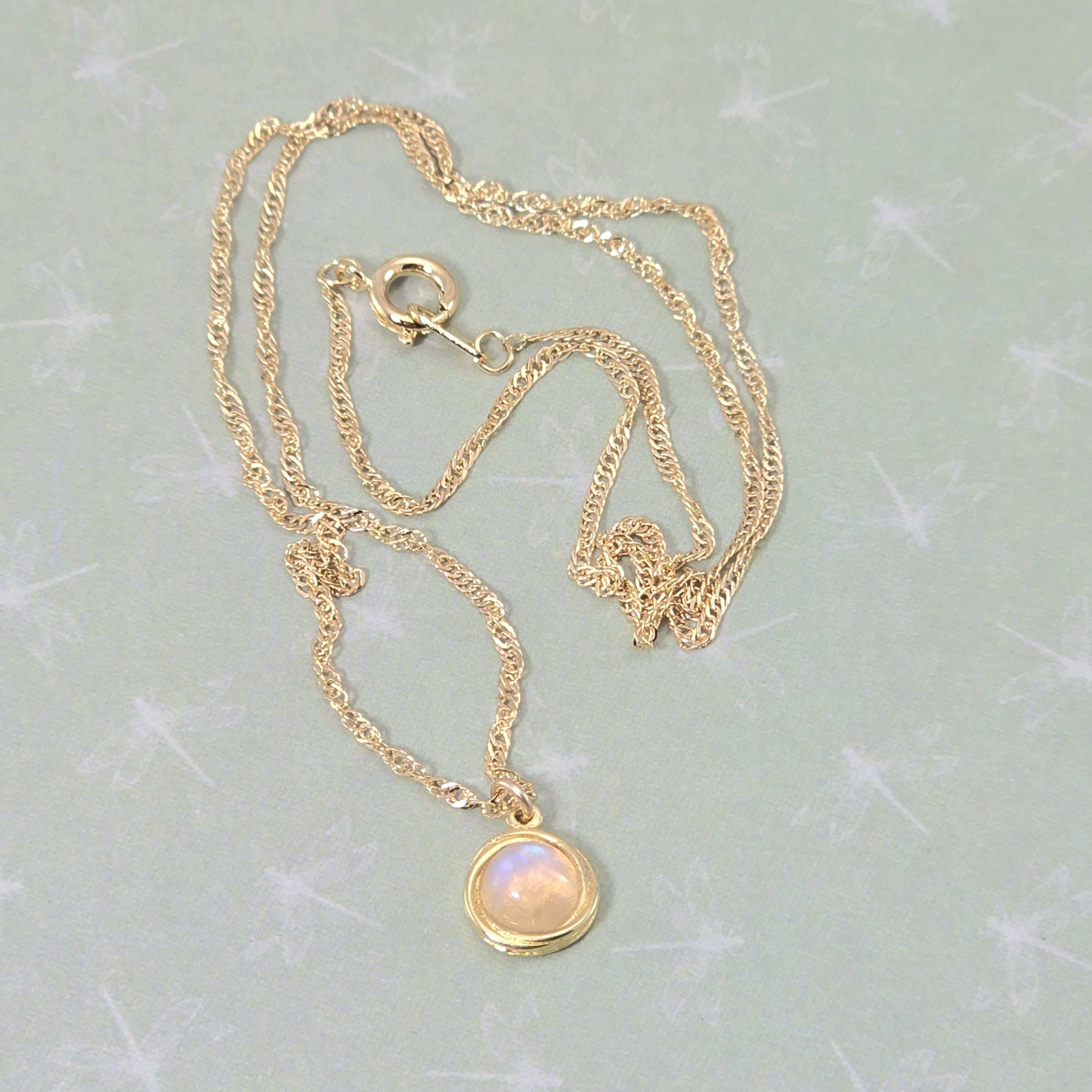 תליון שרשרת זהב 14 קראט, תליון קטן משובץ אבן מונס